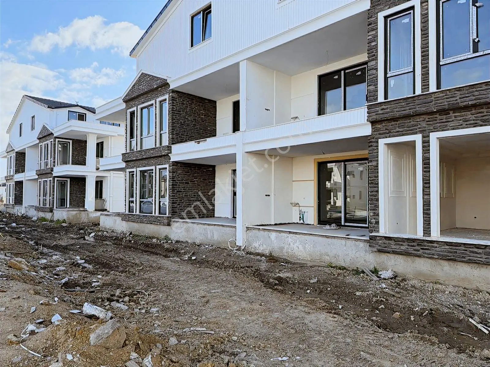 Avcı'dan Fener Marine'de Denize Sıfır Havuz Önü Bahçeli Fırsat ! - Görsel 6