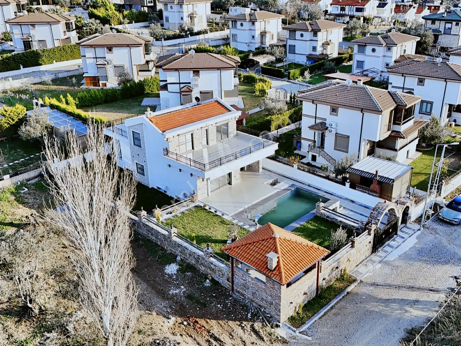 Avcı'dan 700m2 Arsa 6+1 Giriş Odalı Müstakil Havuzlu Villa - Görsel 2