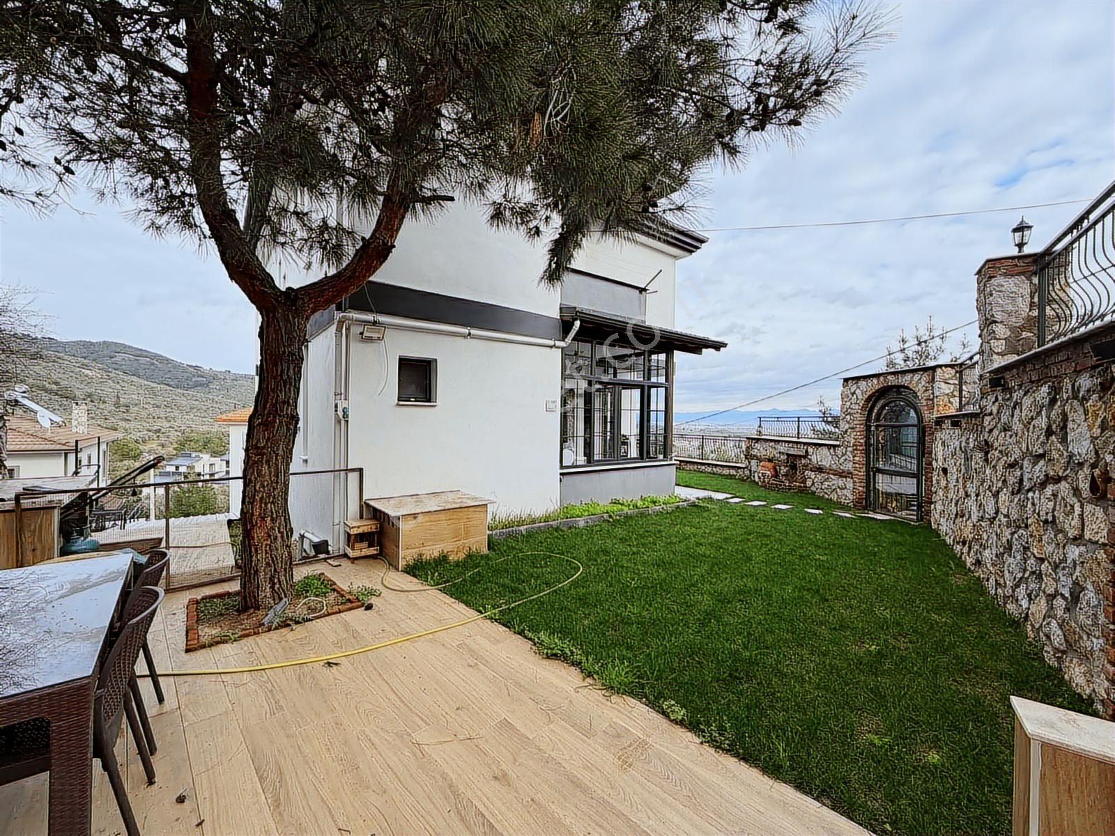 Avcı'dan 7+1 Gürenin Kalbinde Deniz Manzaralı Villa - Görsel 24