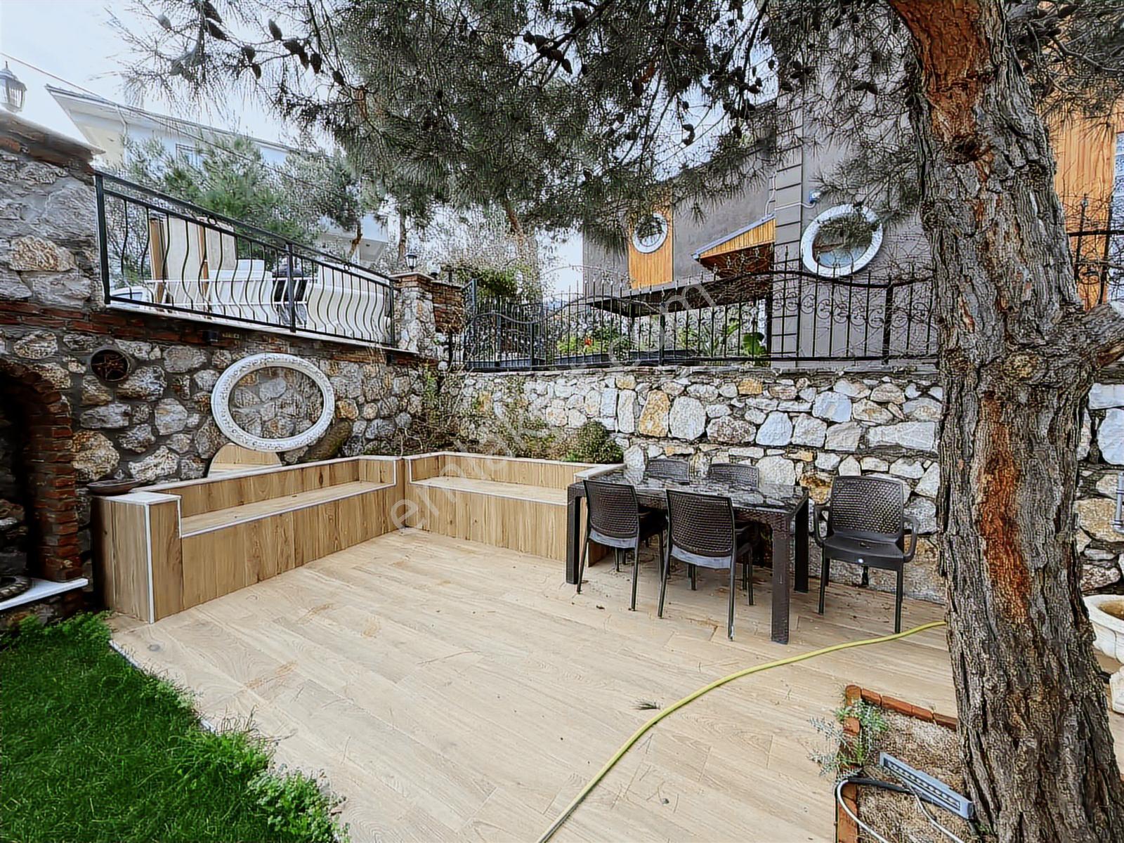 Avcı'dan 7+1 Gürenin Kalbinde Deniz Manzaralı Villa - Görsel 23