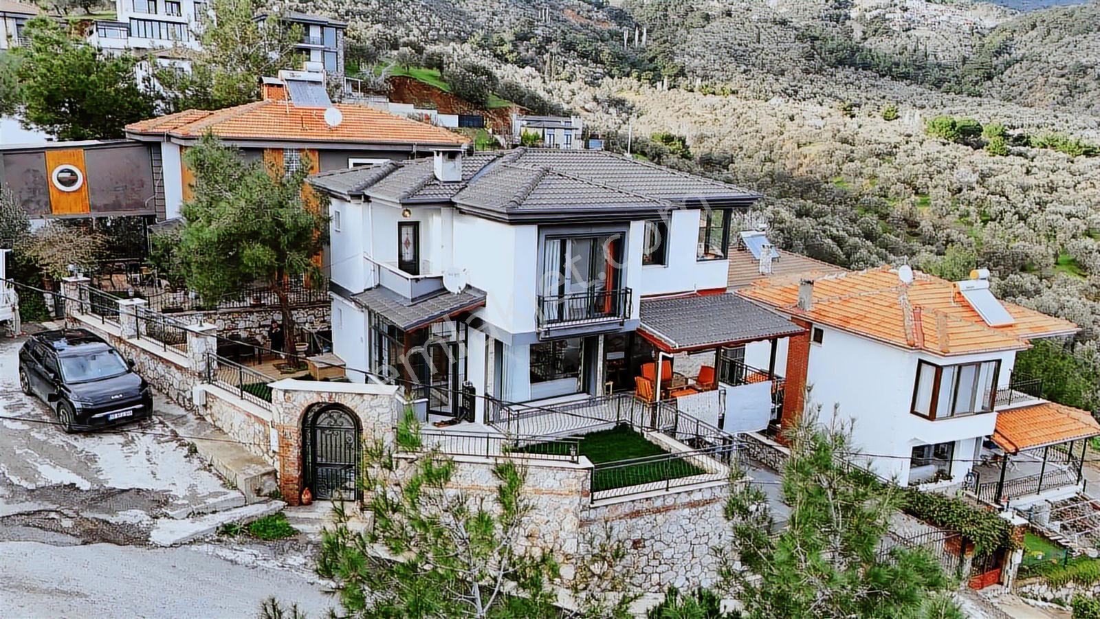 Avcı'dan 7+1 Gürenin Kalbinde Deniz Manzaralı Villa - Görsel 20