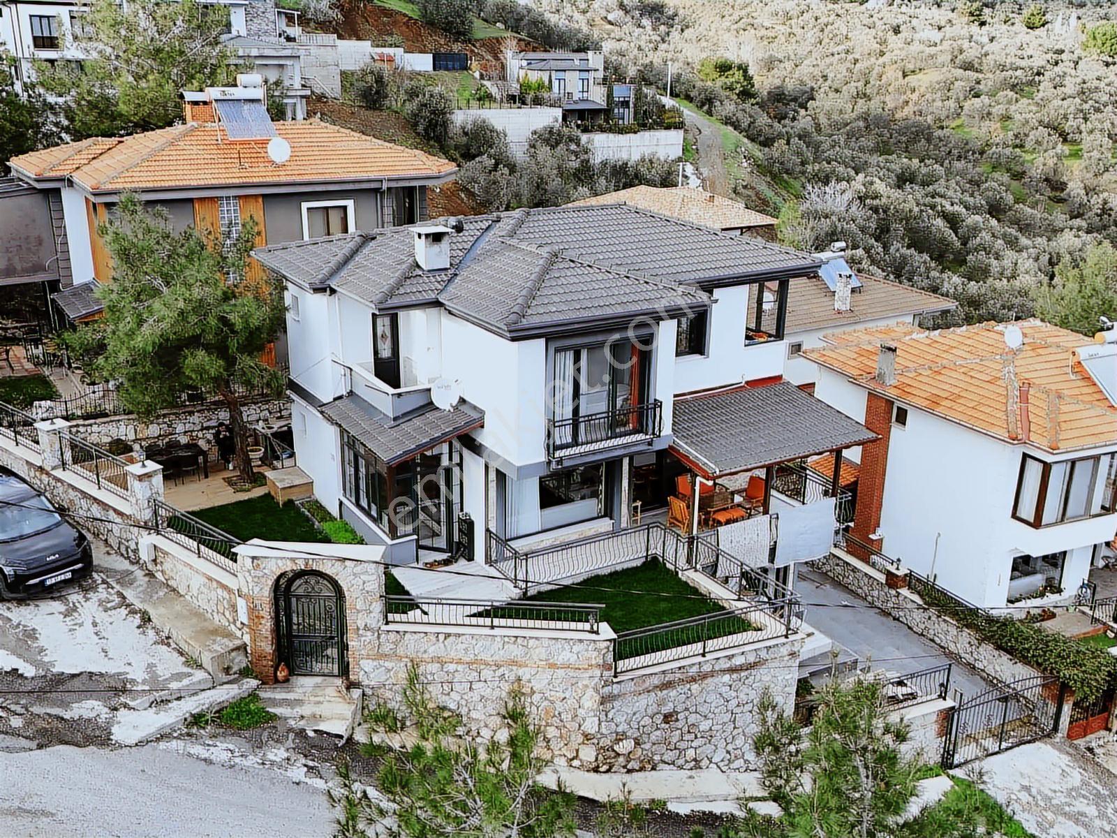 Avcı'dan 7+1 Gürenin Kalbinde Deniz Manzaralı Villa - Görsel 33