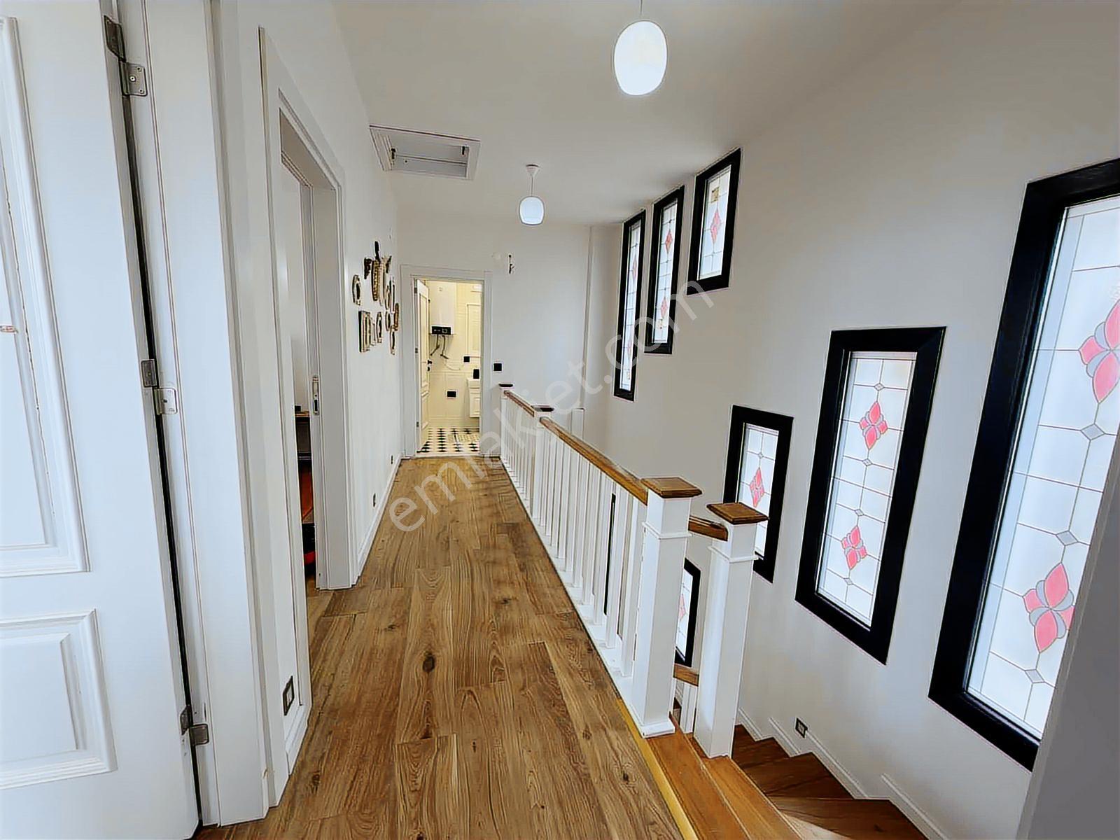 Avcı'dan 7+1 Gürenin Kalbinde Deniz Manzaralı Villa - Görsel 30
