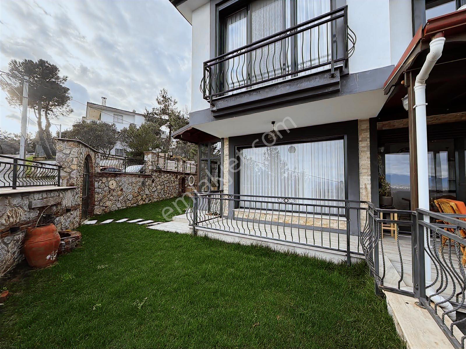 Avcı'dan 7+1 Gürenin Kalbinde Deniz Manzaralı Villa - Görsel 25