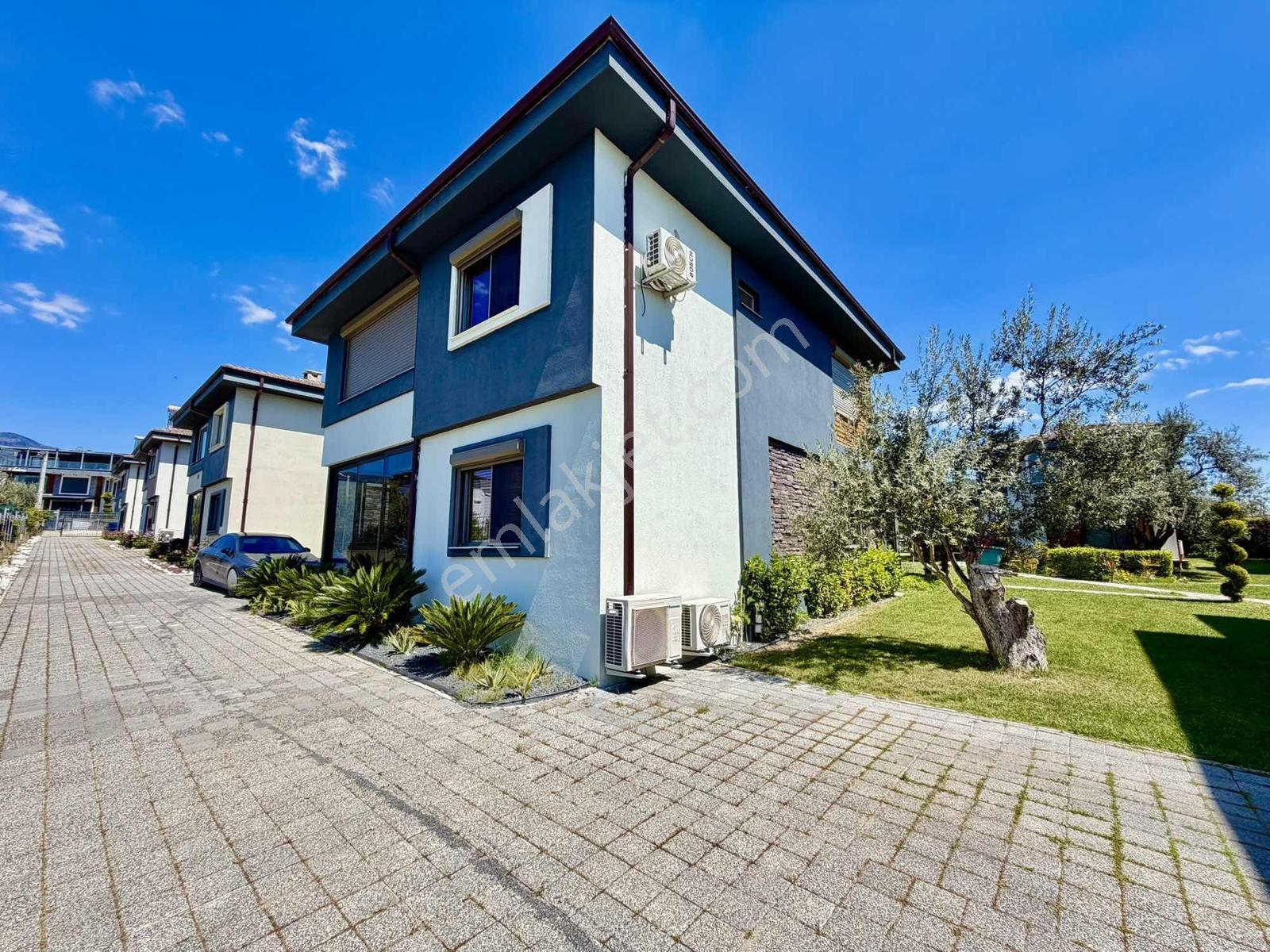Avcı'dan Girişte Odalı Havuzlu İçi Özel Tasarım Müstakil Villa - Görsel 12