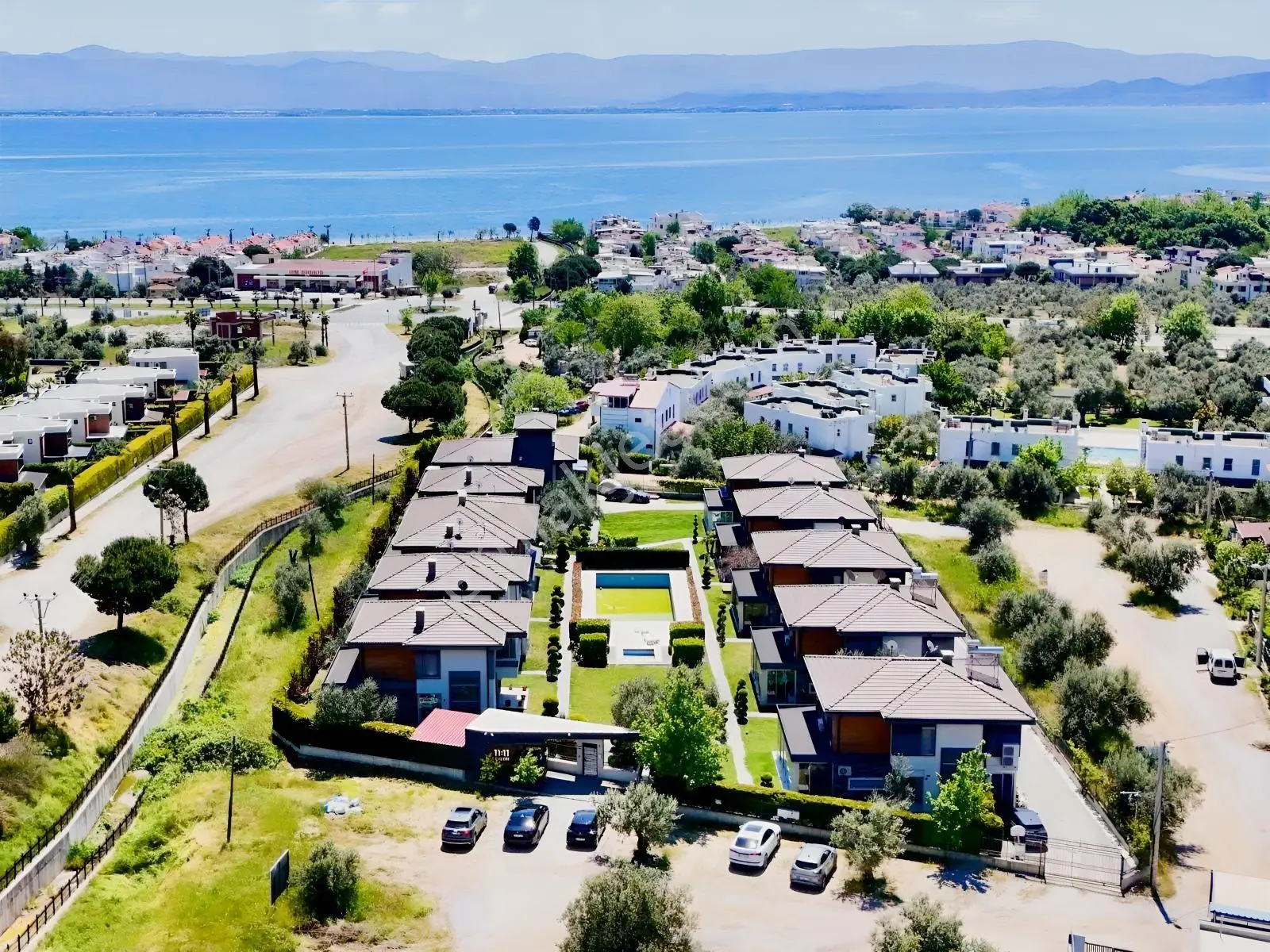 Avcı'dan Girişte Odalı Havuzlu İçi Özel Tasarım Müstakil Villa - Görsel 3