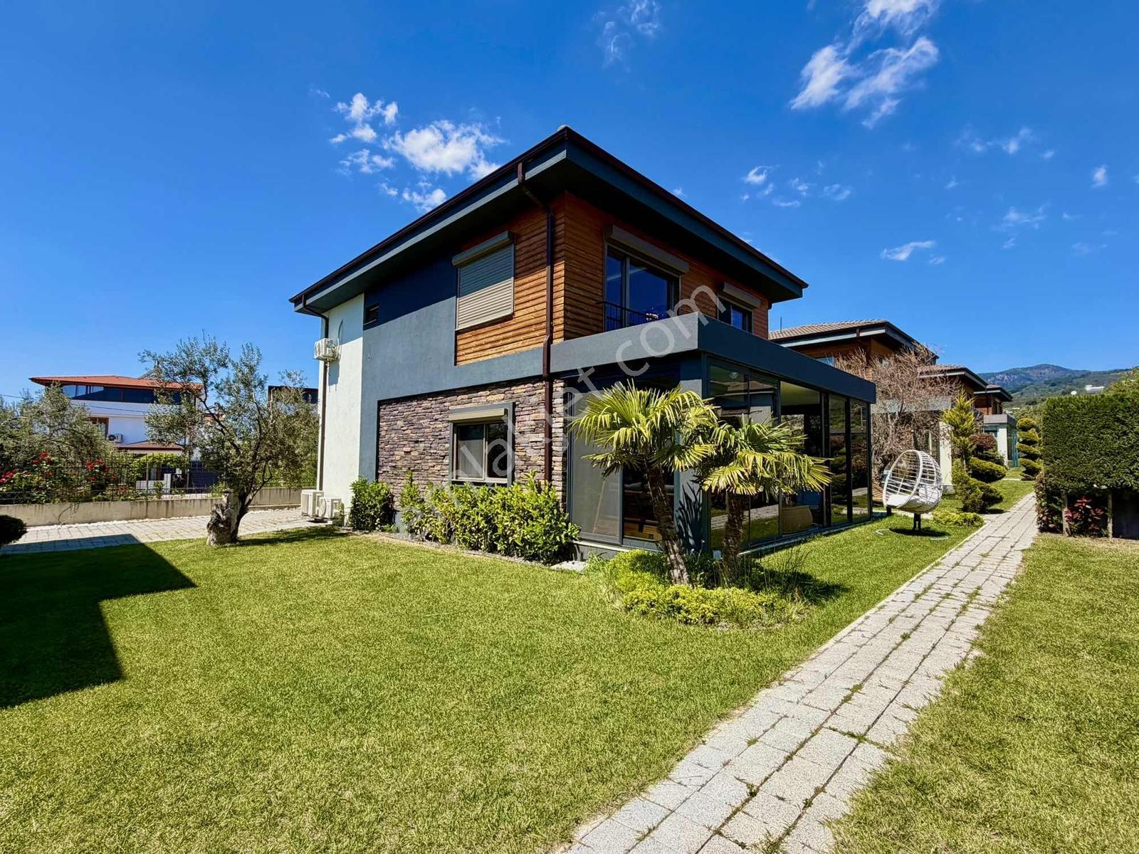 Avcı'dan Girişte Odalı Havuzlu İçi Özel Tasarım Müstakil Villa - Görsel 21