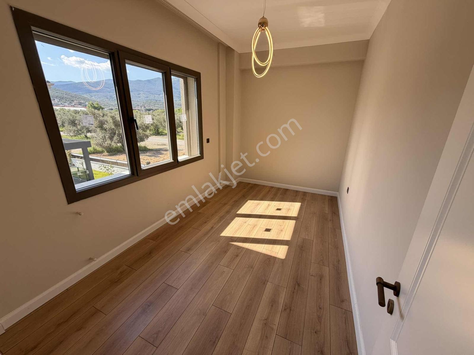 Avcı'dan Girişte Odalı Tam Müstakil Havuzlu 4+1 Villa - Görsel 15