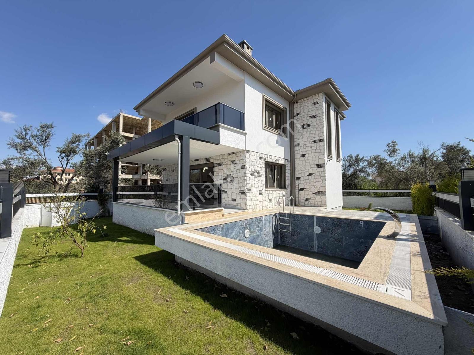 Avcı'dan Girişte Odalı Tam Müstakil Havuzlu 4+1 Villa - Görsel 19