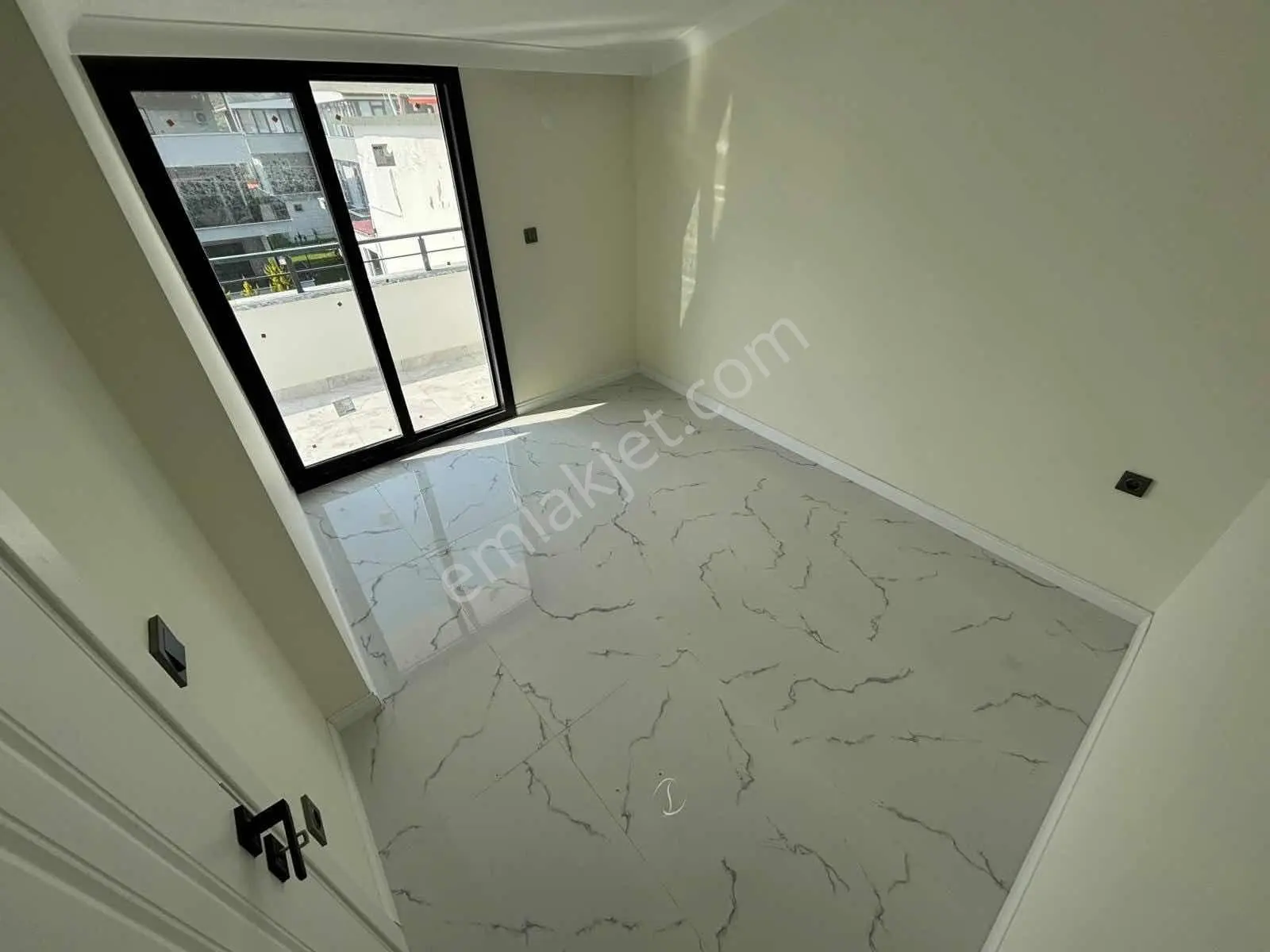 Avcı'dan Güre Denize 30 Mt Ve Denize İkinci Sıra Sıfır 4+1 Villa - Görsel 5