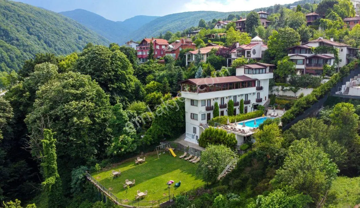 Sapanca'da Doğayla İç İçe, Muhteşem Göl Manzaralı Satılık Otel