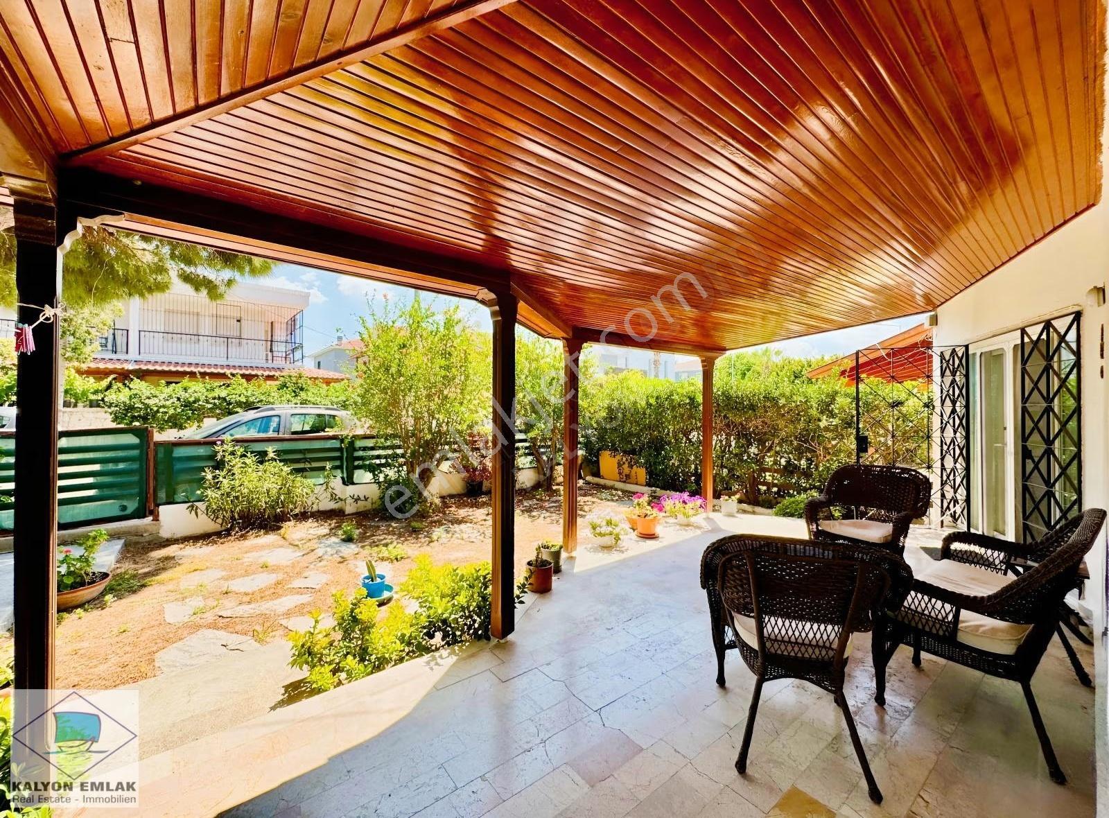 Alaçatı Göbene'de Satılık Özel Konumlu Bahçeli Köşe Villa - Görsel 22