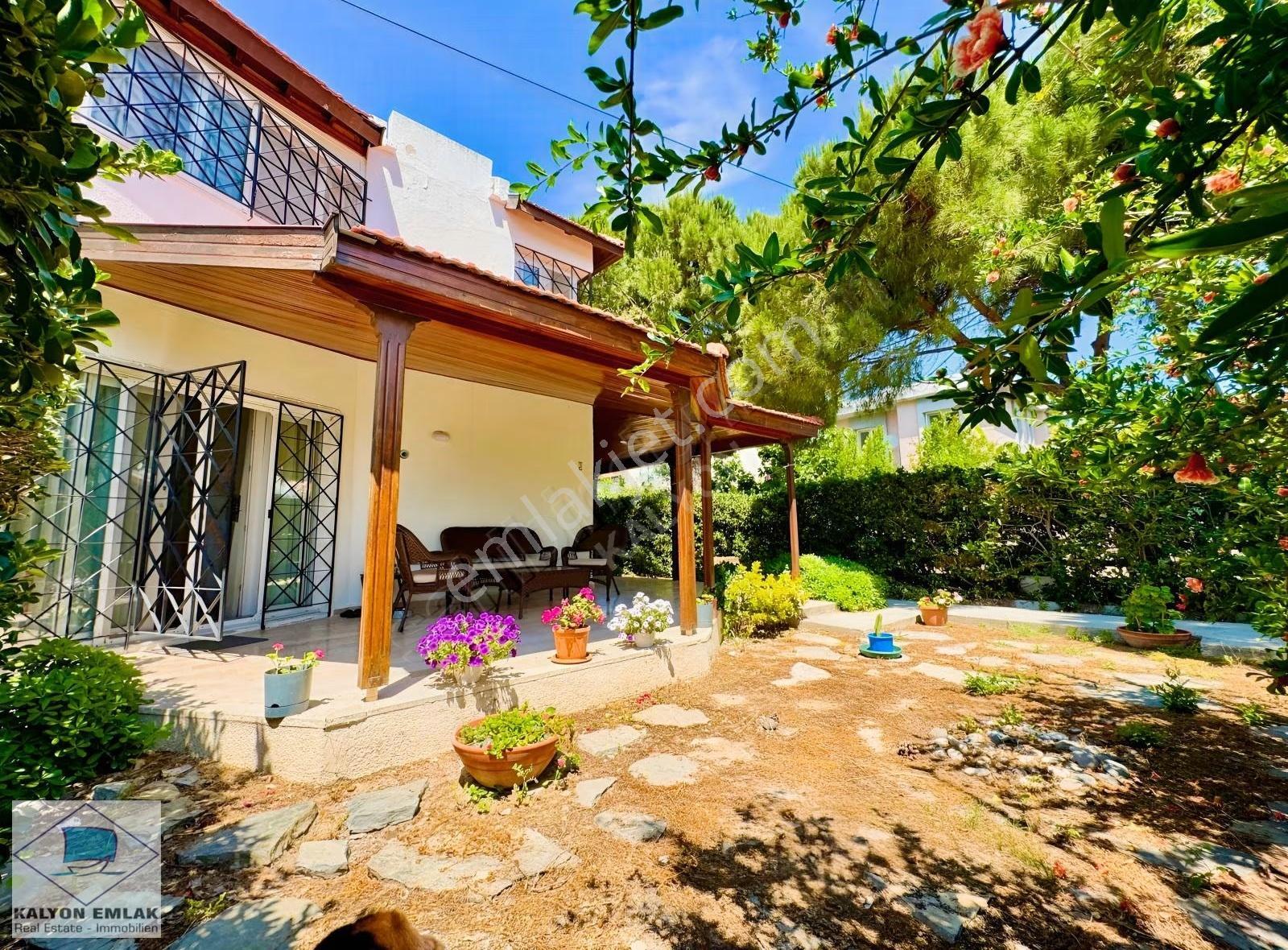 Alaçatı Göbene'de Satılık Özel Konumlu Bahçeli Köşe Villa - Görsel 15
