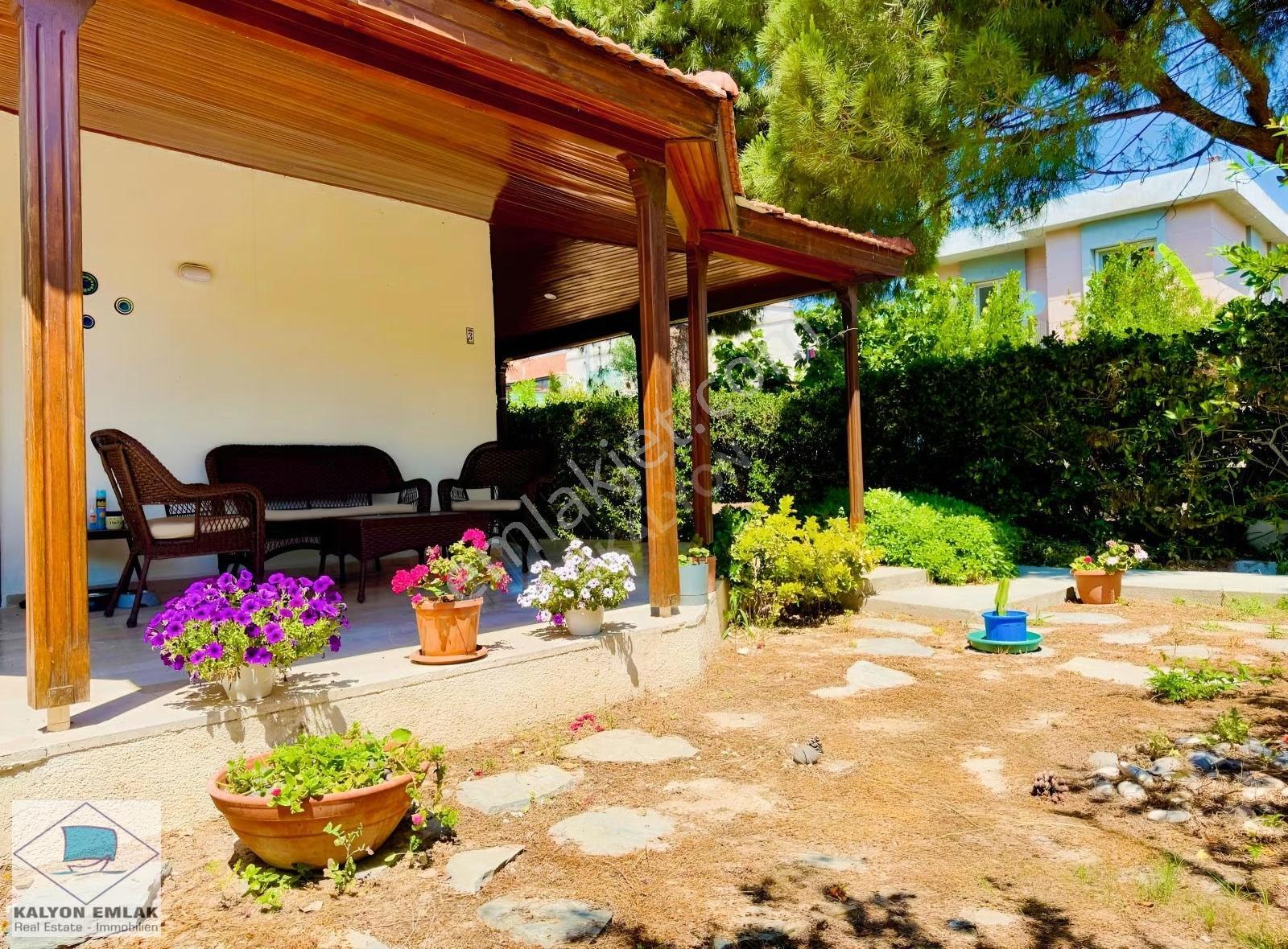 Alaçatı Göbene'de Satılık Özel Konumlu Bahçeli Köşe Villa - Görsel 24