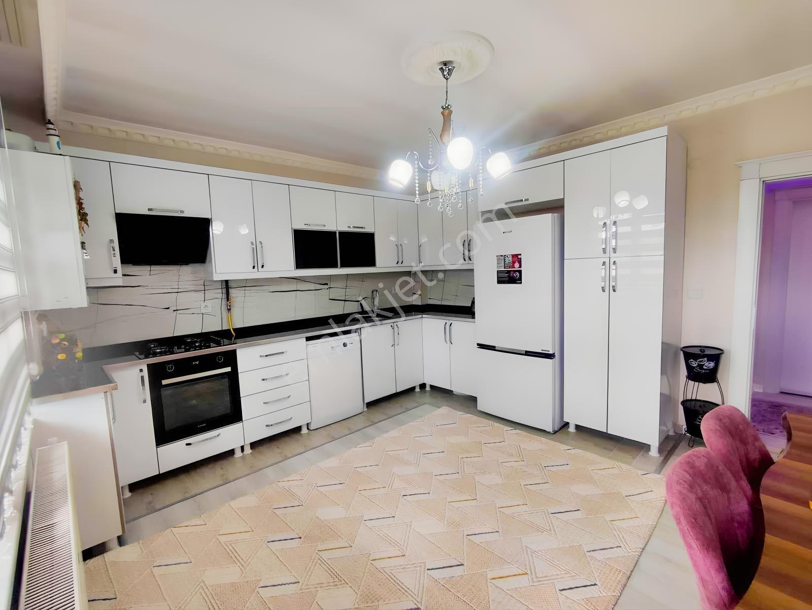 Hazar'dan Şerefiyede 420m2 Arsa Üzerine Kurulu 5 Katlı Bina - Görsel 4