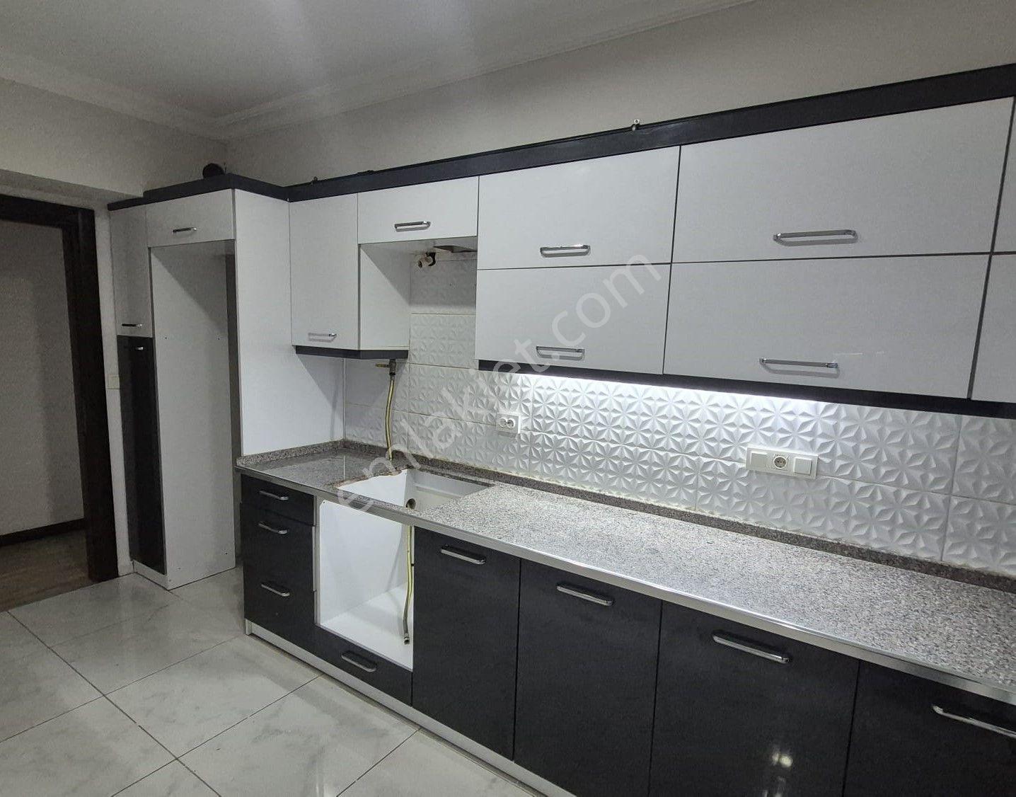 Site İçi Manzaralı Doğalgazlı Otoparklı Balkonlu 2 Wc 3+1 Daire - Görsel 3