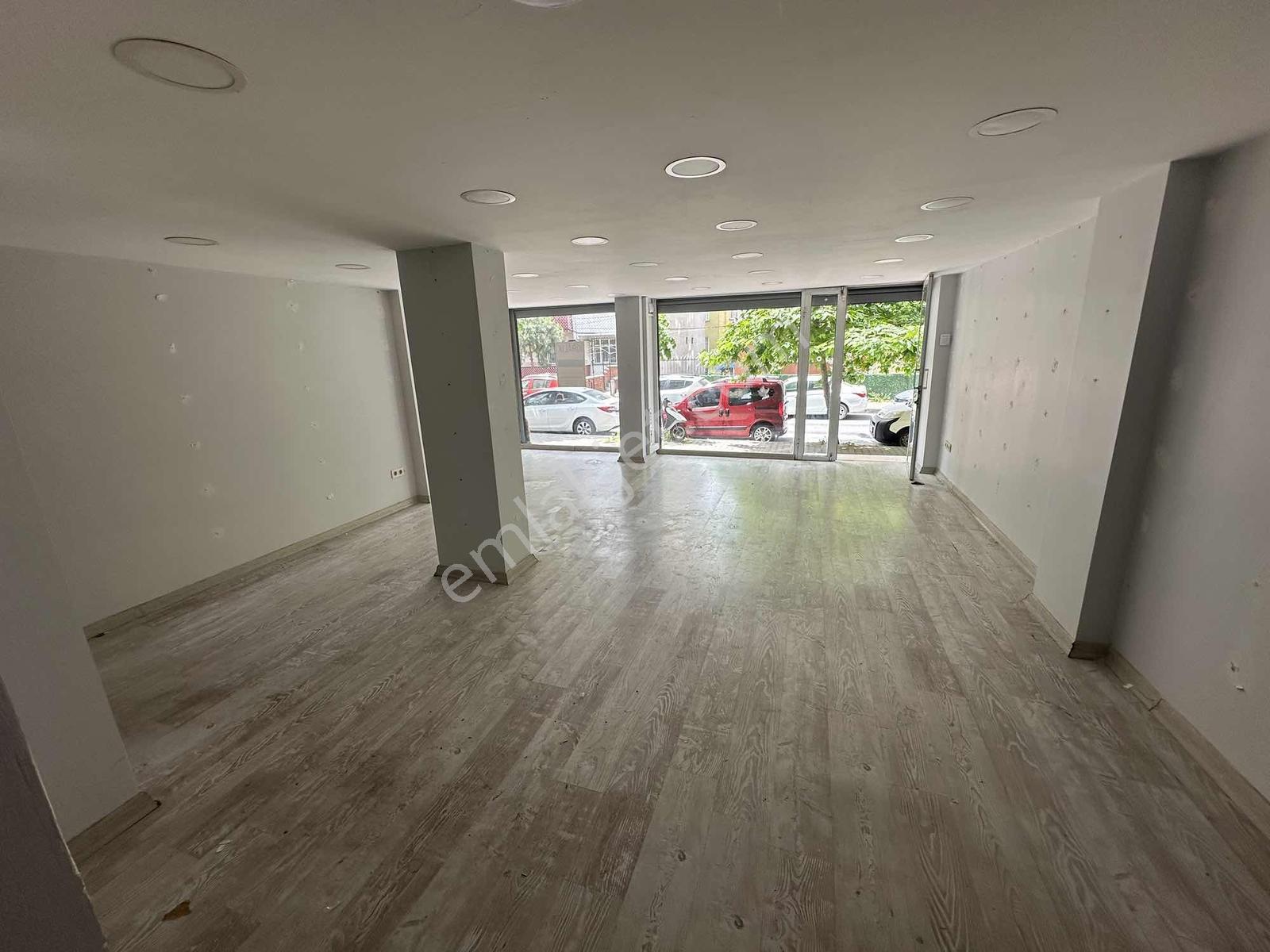 Kiralık Dükkan Karadolap Mahallesinde 107 M²