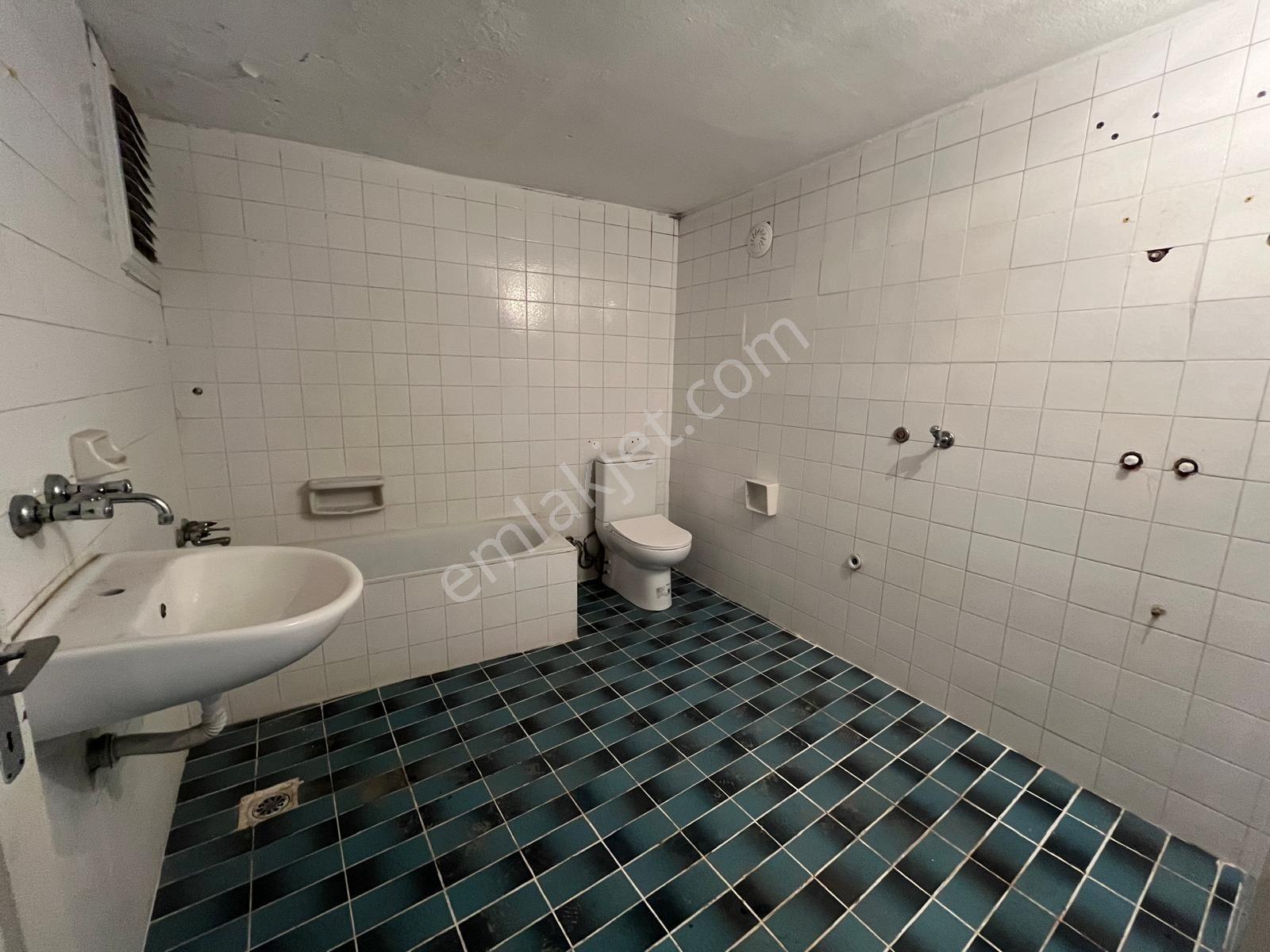 Menemen Merkezde Kiralık 4+1 Daire - Görsel 8