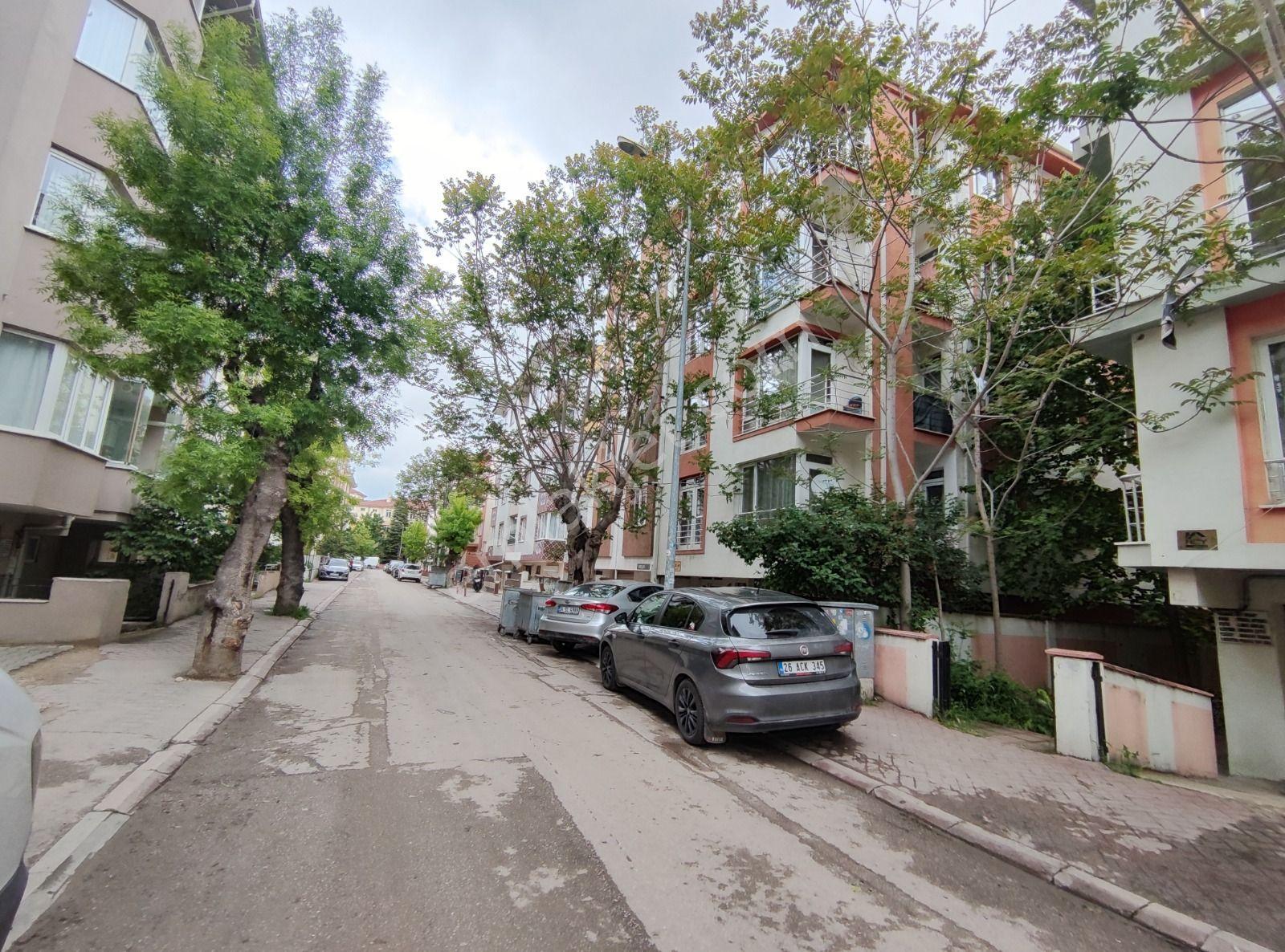 Bahçelievlerde, Caddeye Yakın, Ara Kat, Balkonlu, Satılık 1+1 Daire - Görsel 8
