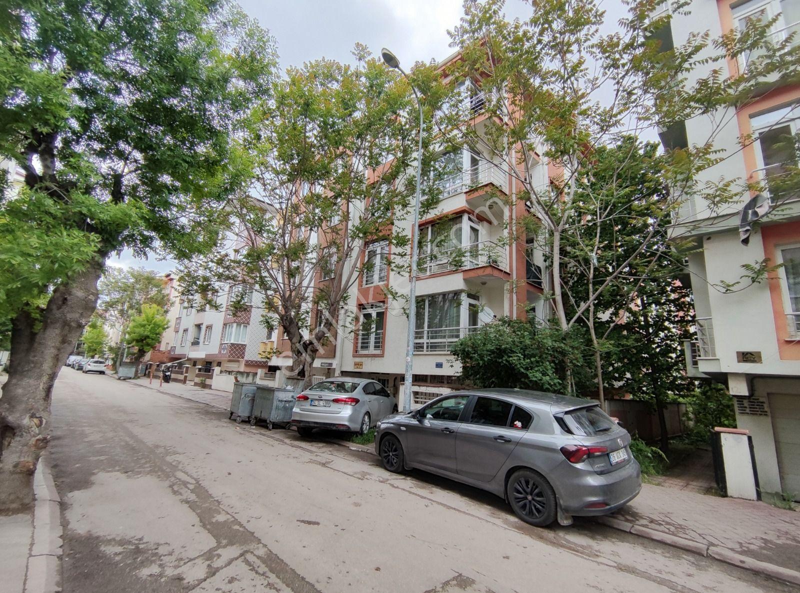 Bahçelievlerde, Caddeye Yakın, Ara Kat, Balkonlu, Satılık 1+1 Daire - Görsel 9