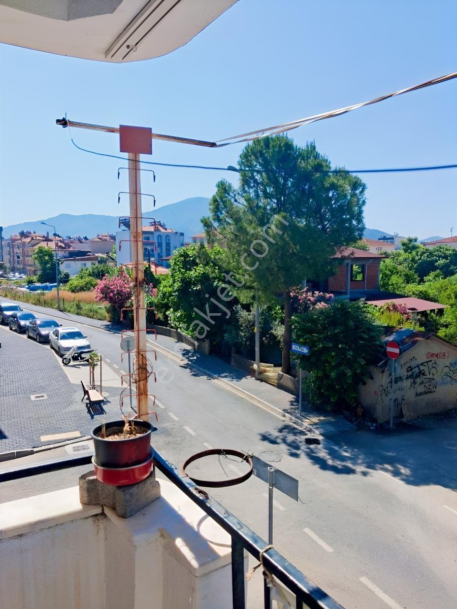 Komple Satılık Bina İşlek Köşe 170 M² Dükkanlı Merkezi Lokasyon - Görsel 2