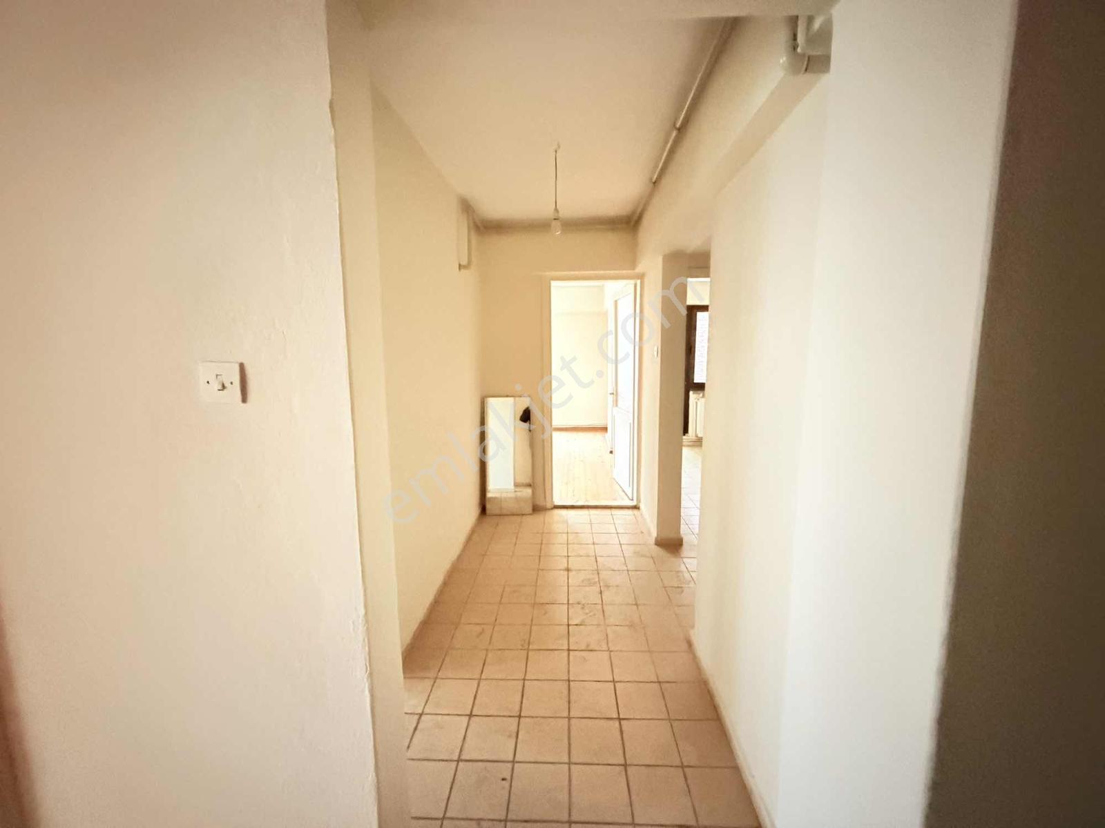 Hürriyet Caddesi Üzeri Satılık 3+1 Daire - Görsel 21
