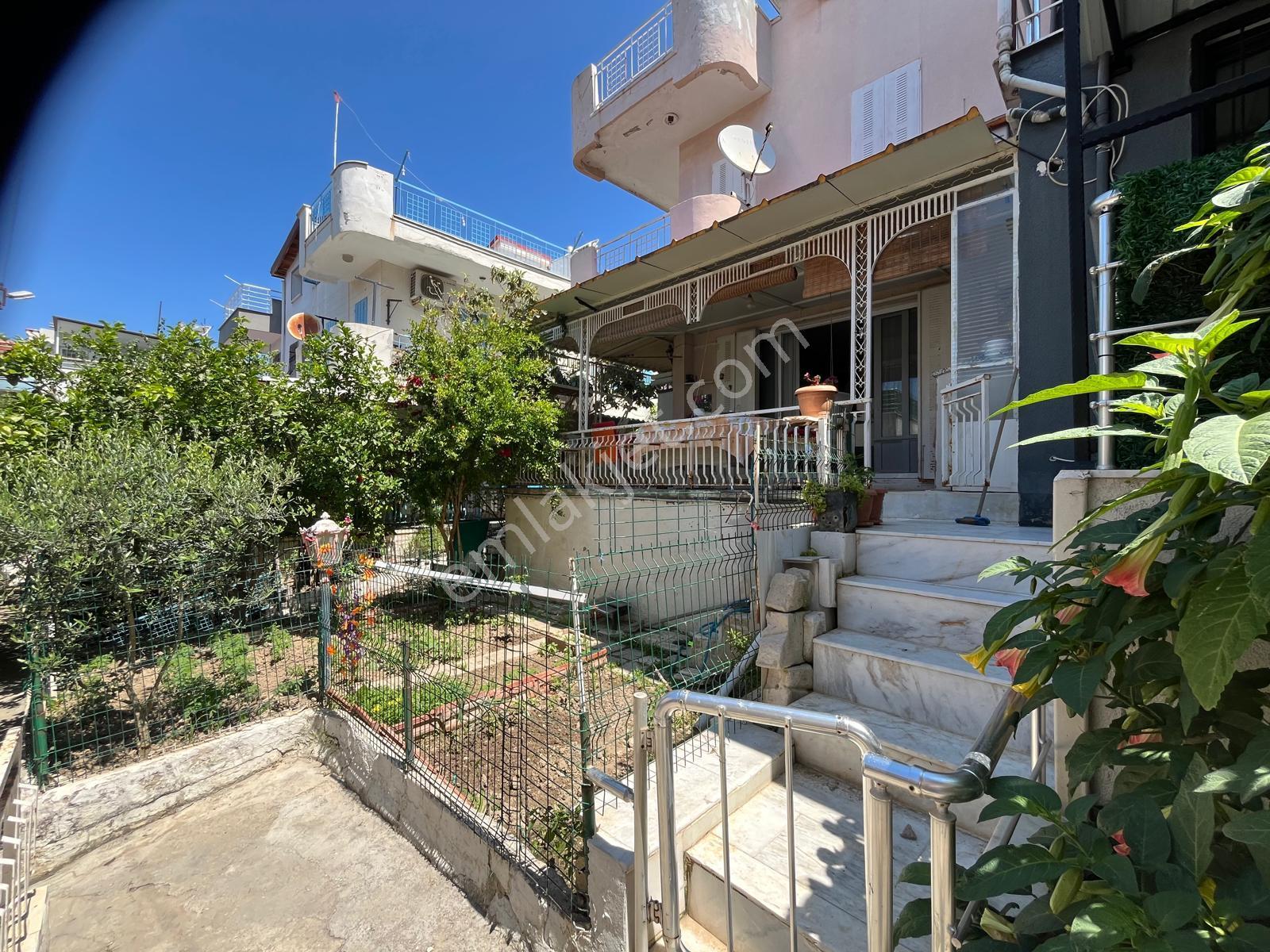 Aydınkent Sitesinde Bahçeli Deniz Manzaralı 3+1 Tripleks Villa - Görsel 20