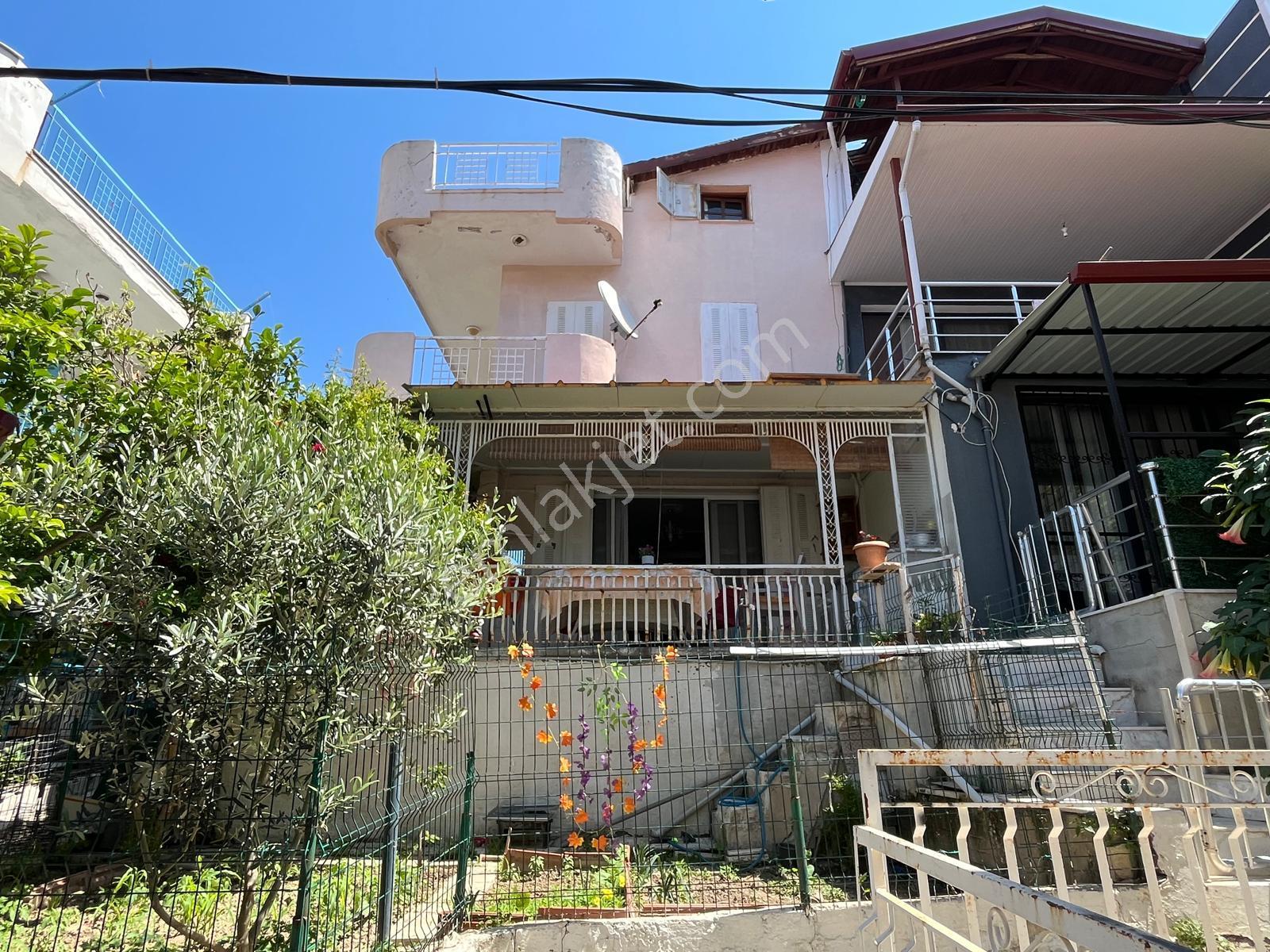 Aydınkent Sitesinde Bahçeli Deniz Manzaralı 3+1 Tripleks Villa - Görsel 22