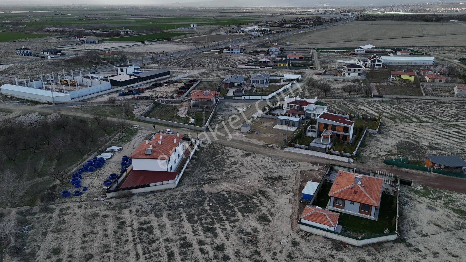 Emin Emlak Kemerhisar Han Mah Ana Yola Yakın 805m2 Satılık Arsa - Görsel 3