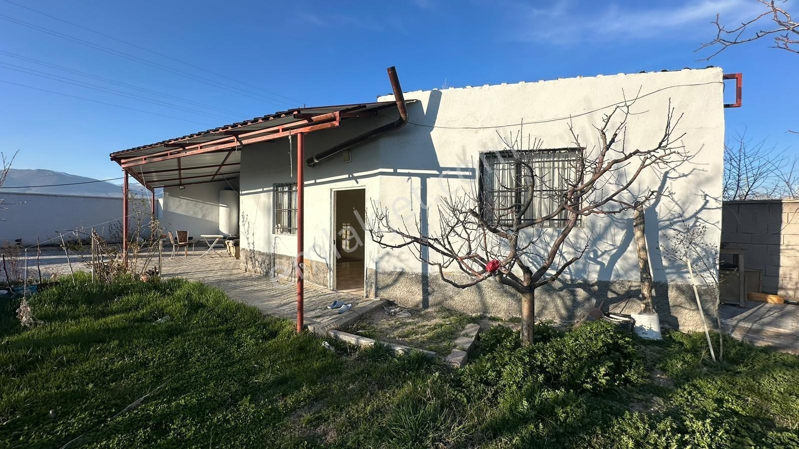 Emin Emlak Bor Bağdüz Satılık 3638 M2 İçinde Evi Bulunan Bağ Evi