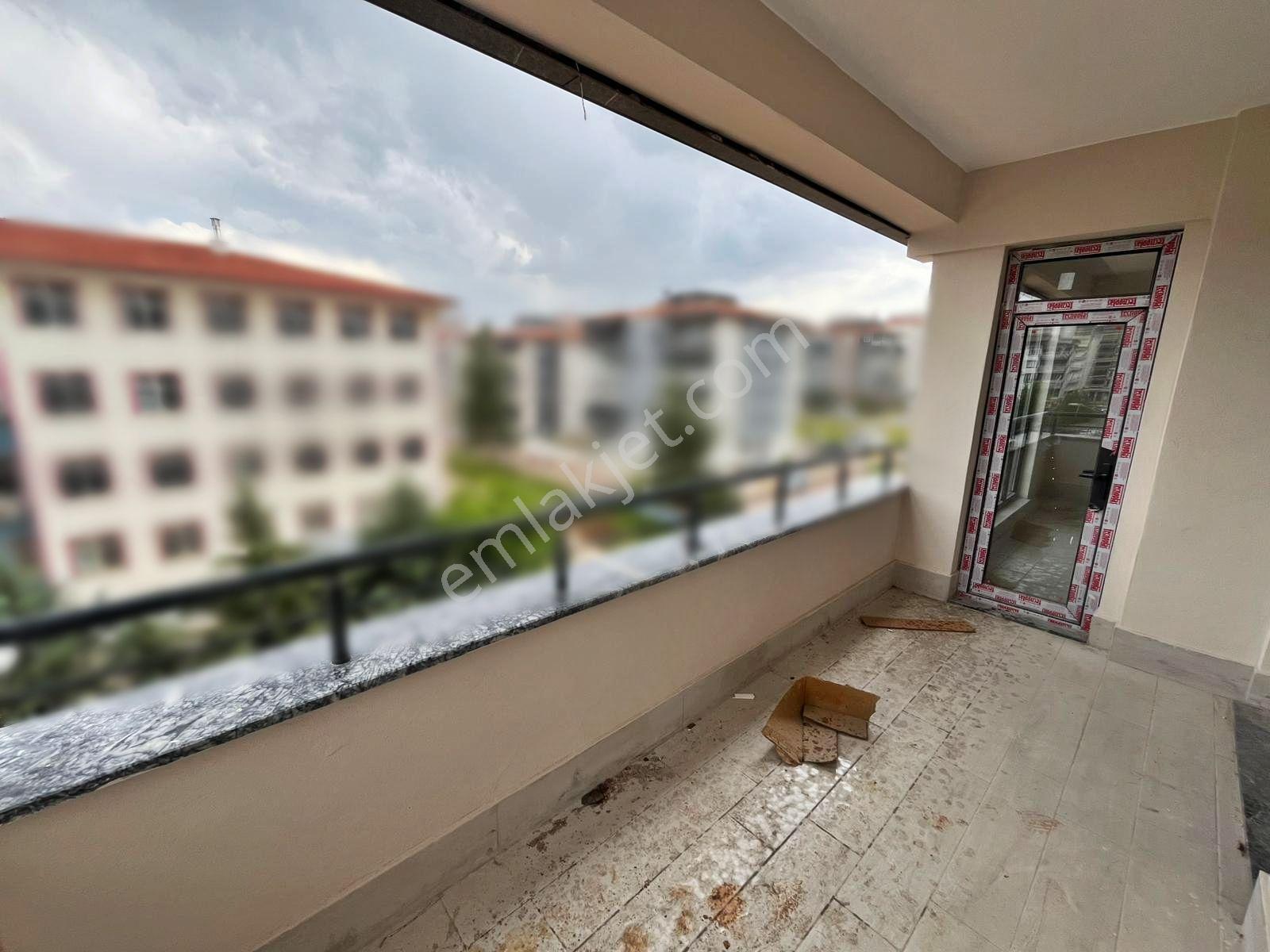 Karacaahmet'te Anayola Yakn Okul Çvr Az Katlı Y.ısıtma U.lüx 2+1 - Görsel 9