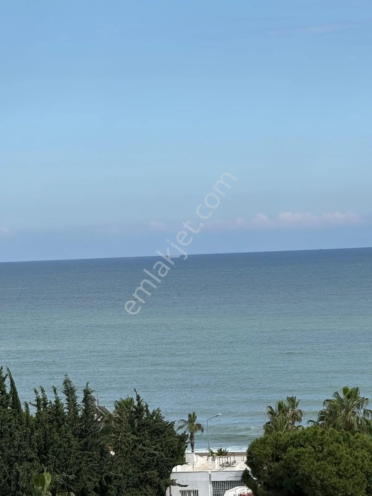 Mezitli Akdeniz'de Deniz Manzaralı Balkon Sefalı Kombili 3+1 Geniş Daire