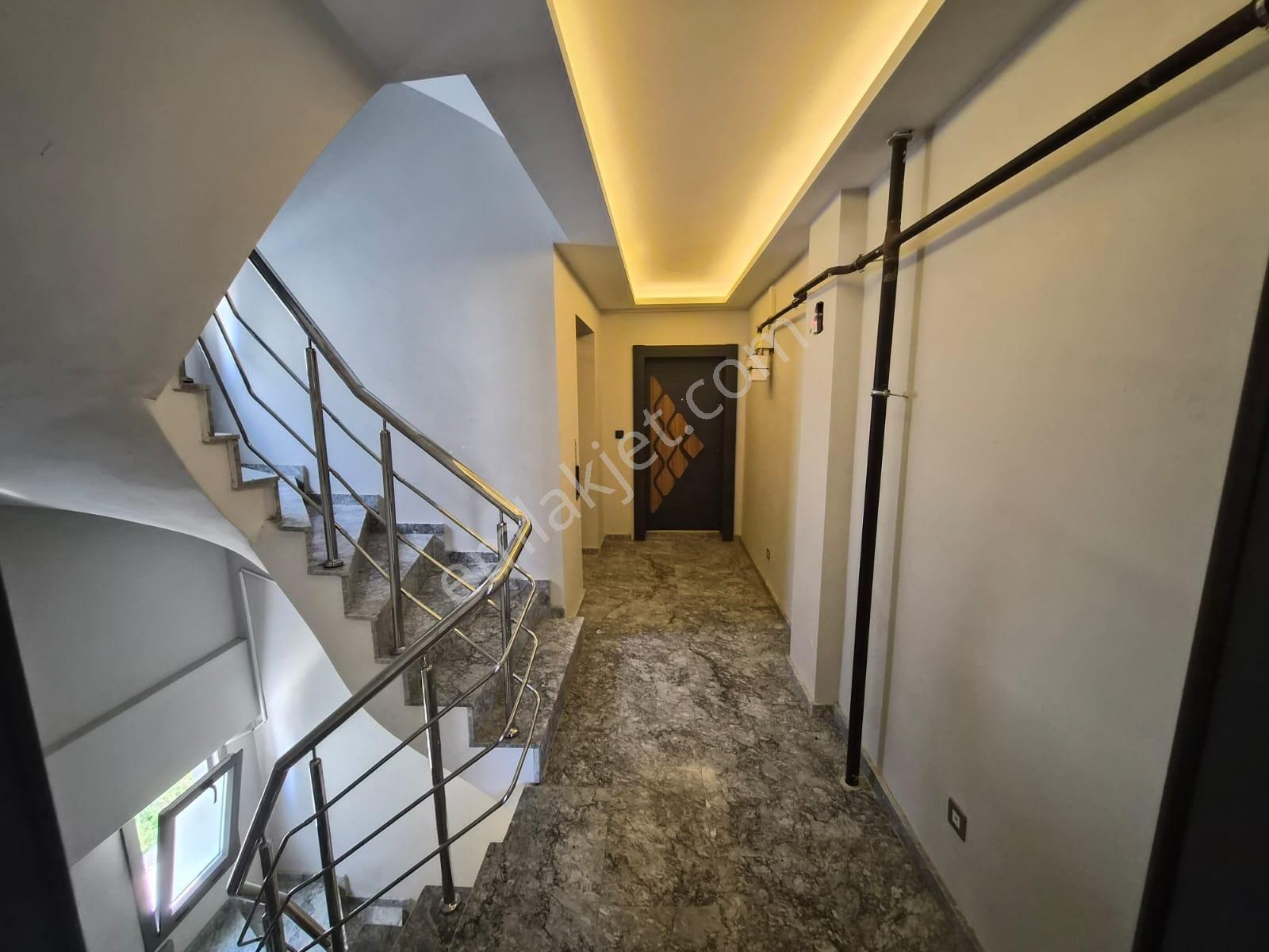 Seferihisar Camikebirde Full Eşyalı Otoparklı 1+1 - Görsel 10