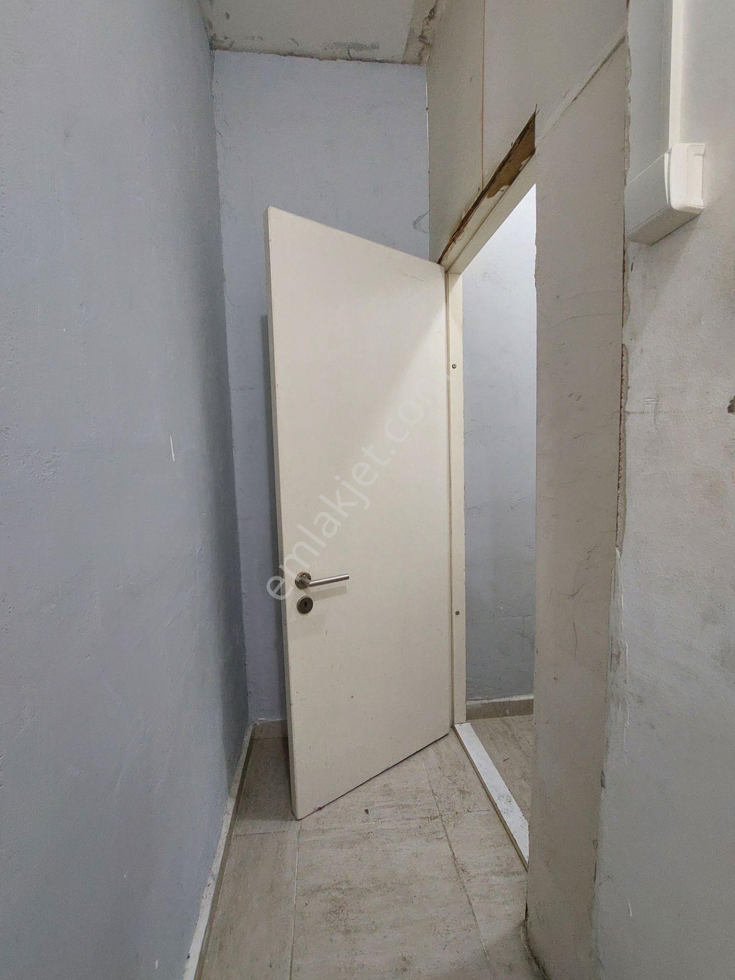 Zümrütevlerde;mutfak,wc,ticari Yanaşır,düz Giriş Dükkan & Depo - Görsel 18