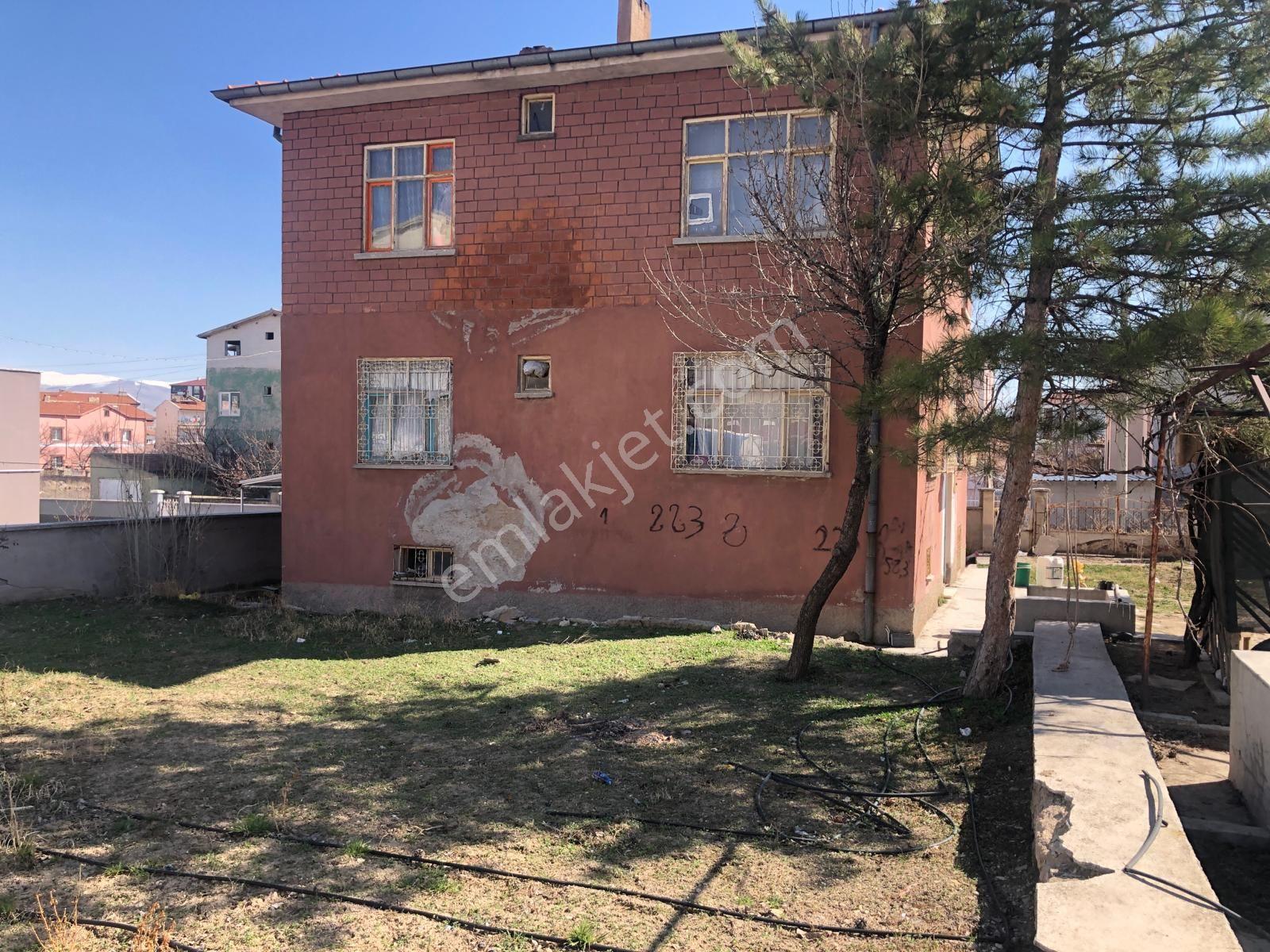 Niğde Bpr Mehmetçik Mahallesinde Satılık 3+1 Bahçeli Müsatakil 2 Katlı Ev - Görsel 14