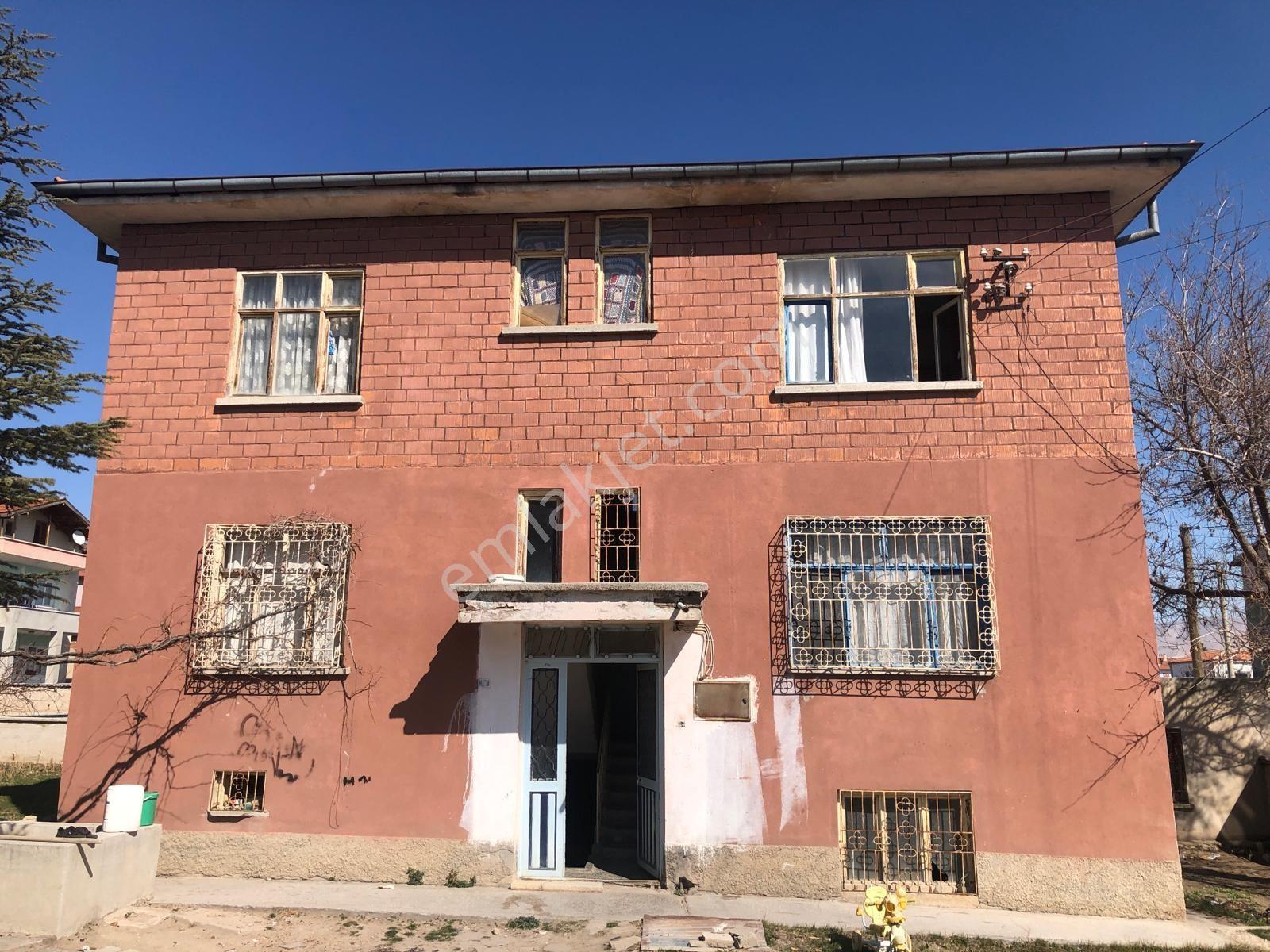 Niğde Bpr Mehmetçik Mahallesinde Satılık 3+1 Bahçeli Müsatakil 2 Katlı Ev - Görsel 2