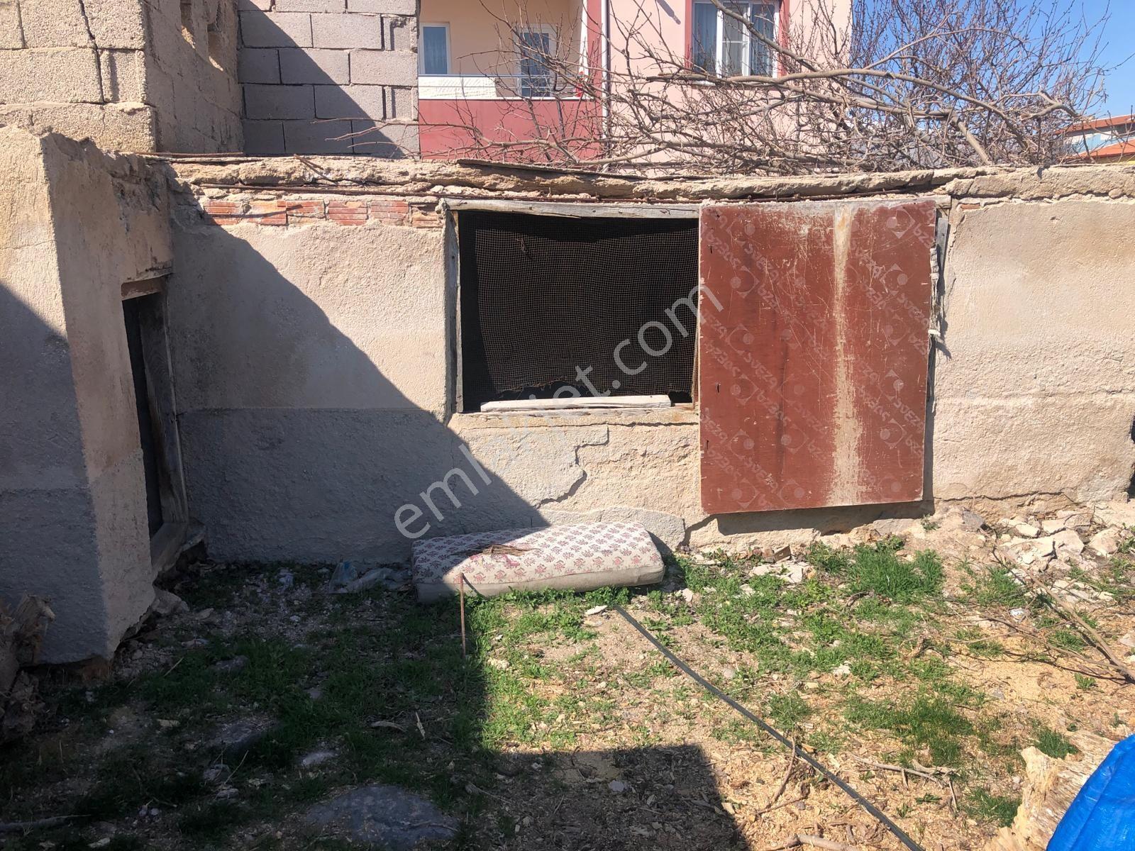 Niğde Bpr Mehmetçik Mahallesinde Satılık 3+1 Bahçeli Müsatakil 2 Katlı Ev - Görsel 6