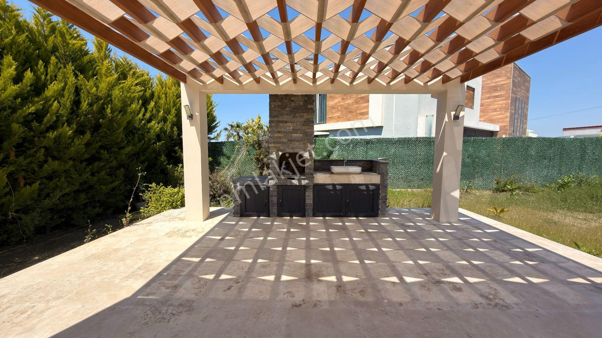 Kuşadası Karaova'da Müstakil Parsel Özel Havuzlu 5+1 Lüks Villa - Görsel 9