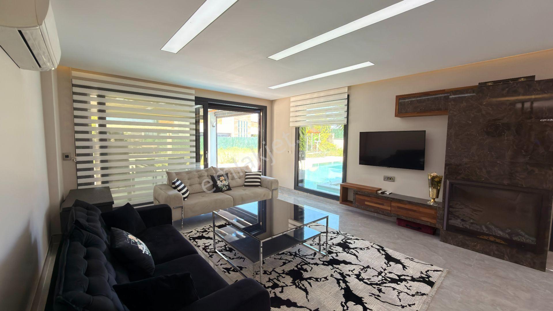 Kuşadası Karaova'da Müstakil Parsel Özel Havuzlu 5+1 Lüks Villa - Görsel 13