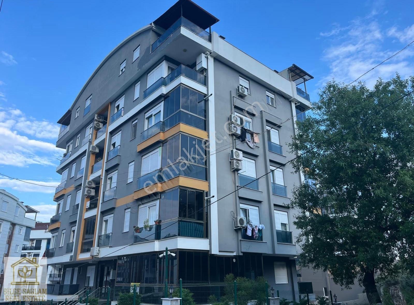 Bilge'den Hurmada Konyaaltı Devlet Hastanesi Yakını Geniş 1+1