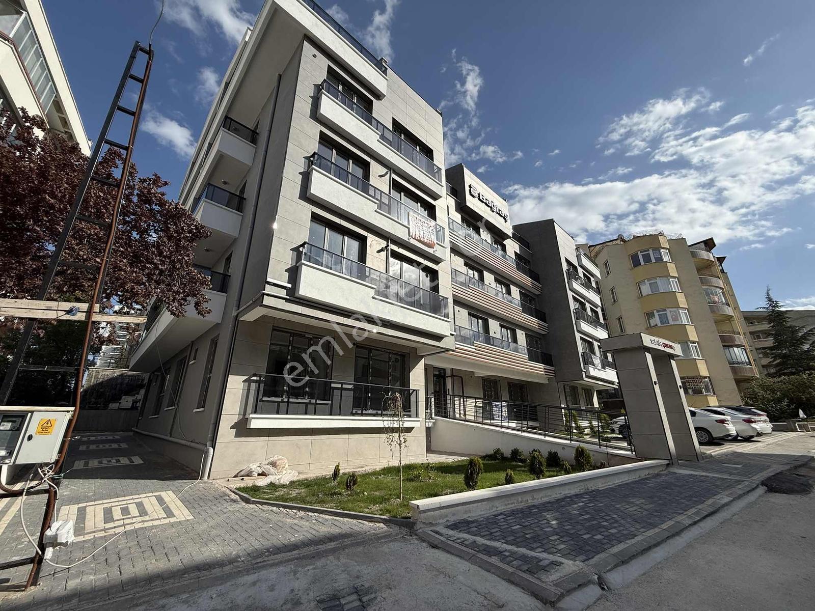 Yıldız İlkbahar Mahallesi Lüks Yerden Isıtma 1+1 Kiralık Daire - Görsel 12