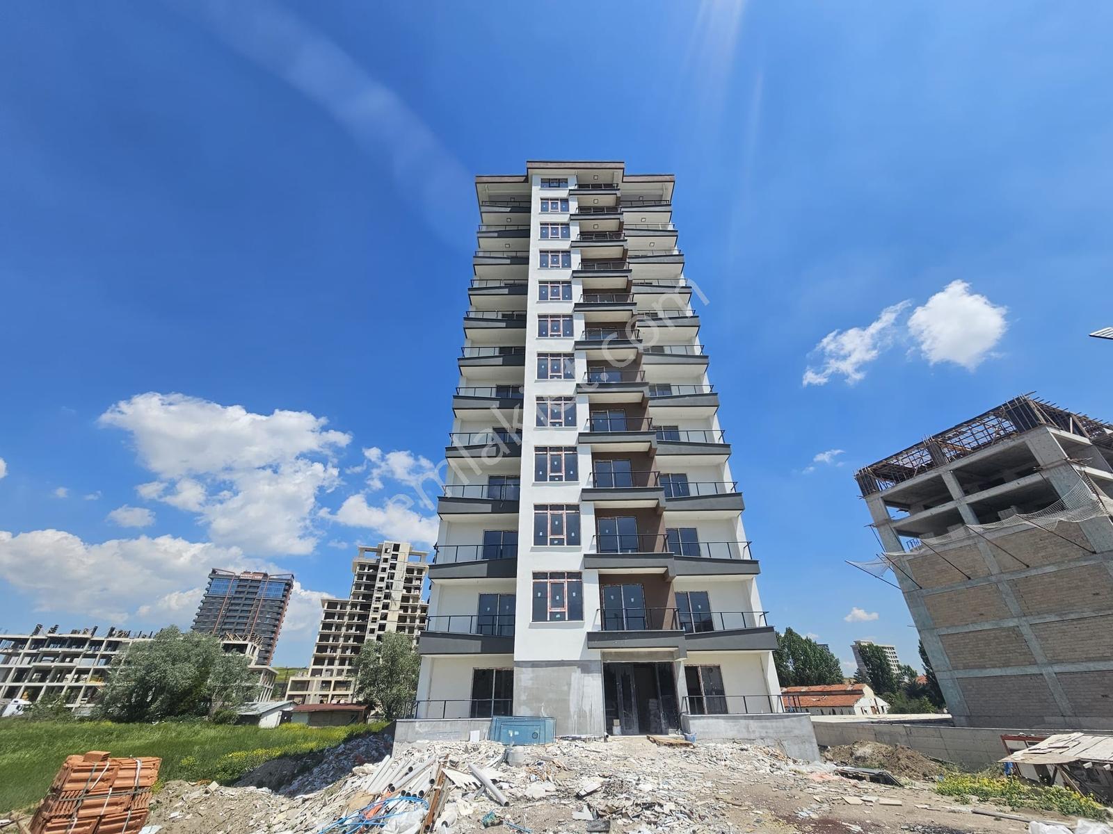 Şimşek Emlak'tan Pursaklar Protokol Yolu Oturuma Hazır 1+1 50m2