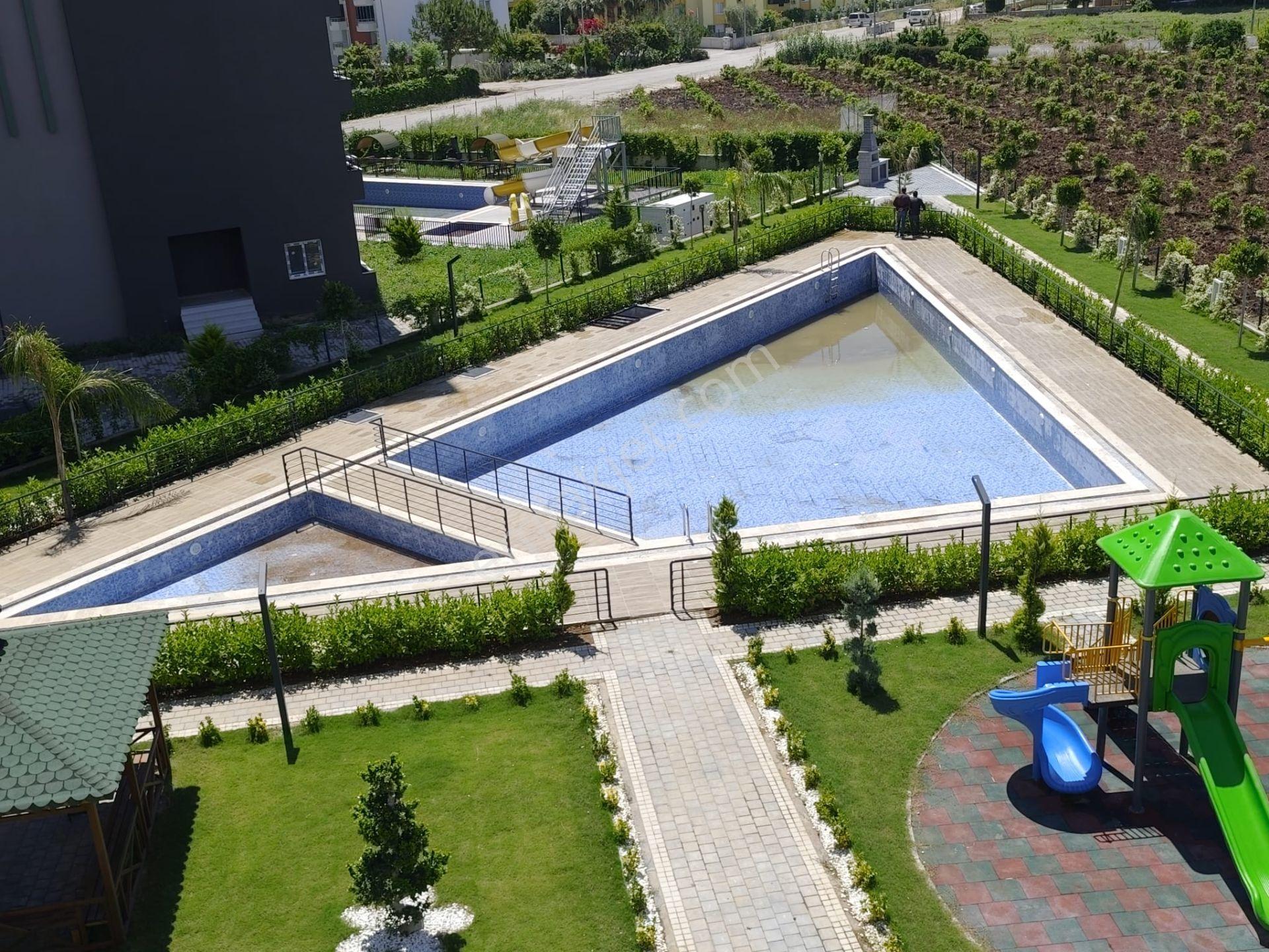 Çeşmeli'de Denize Yürüme Mesafesin'de Havuzlu 2+1 Concept Daire - Görsel 2