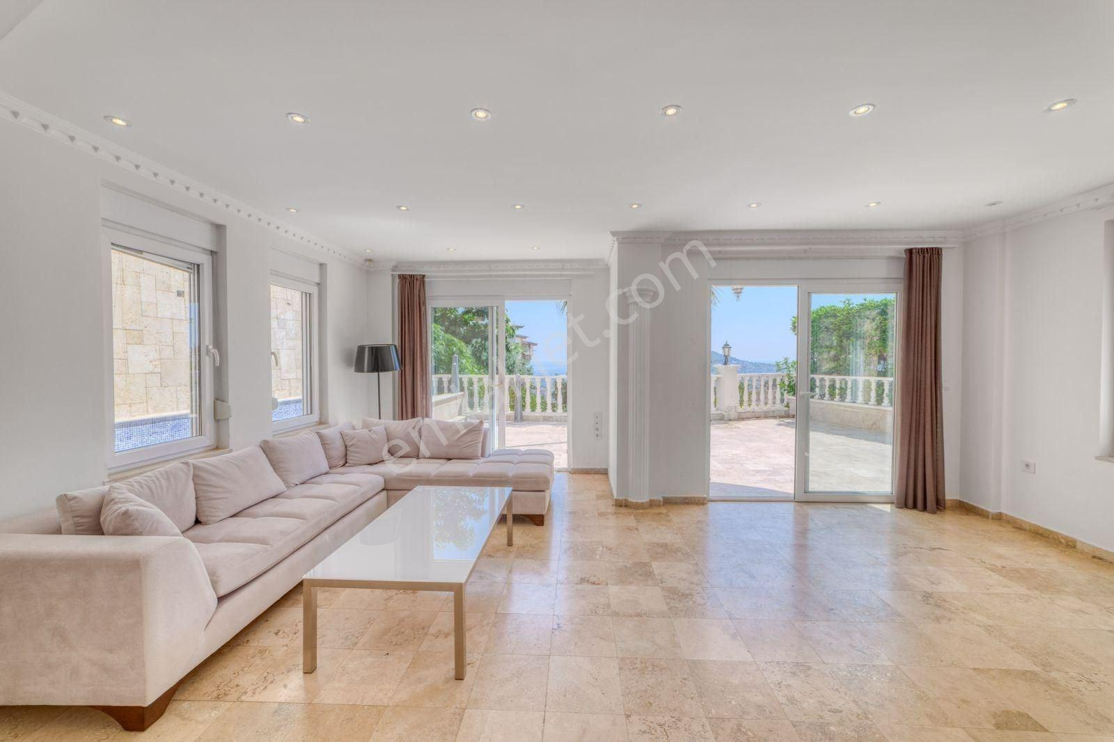 Alanya Cikcilli’de Full Deniz & Kale Manzaralı Özel Havuzlu Muhteşem 3+1 Villa - Görsel 6