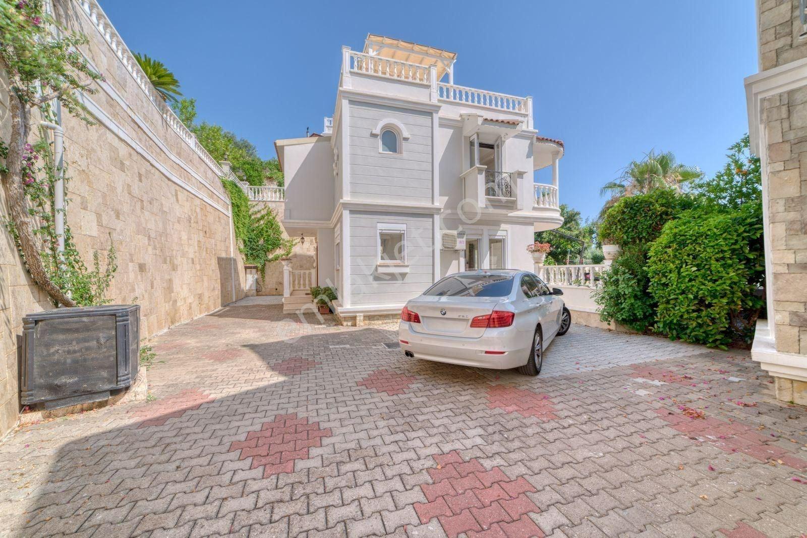 Alanya Cikcilli’de Full Deniz & Kale Manzaralı Özel Havuzlu Muhteşem 3+1 Villa - Görsel 27