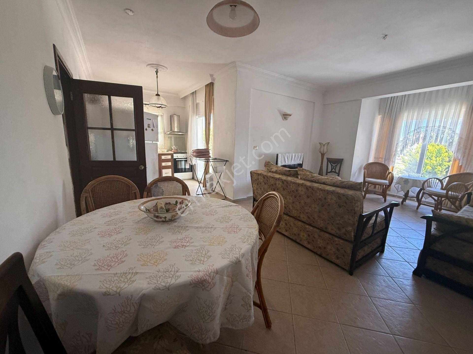 Cemal Emlak'tan Bodrum Turgutreis Merkezde Eşyalı Kiralık 2+1 Orta Kat Daire - Görsel 4