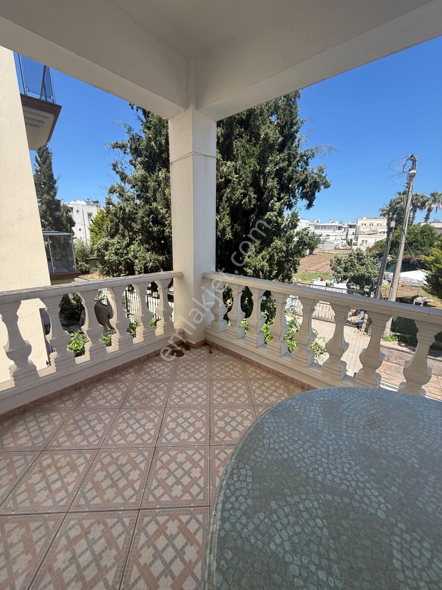 Cemal Emlak'tan Bodrum Turgutreis Merkezde Eşyalı Kiralık 2+1 Orta Kat Daire - Görsel 9