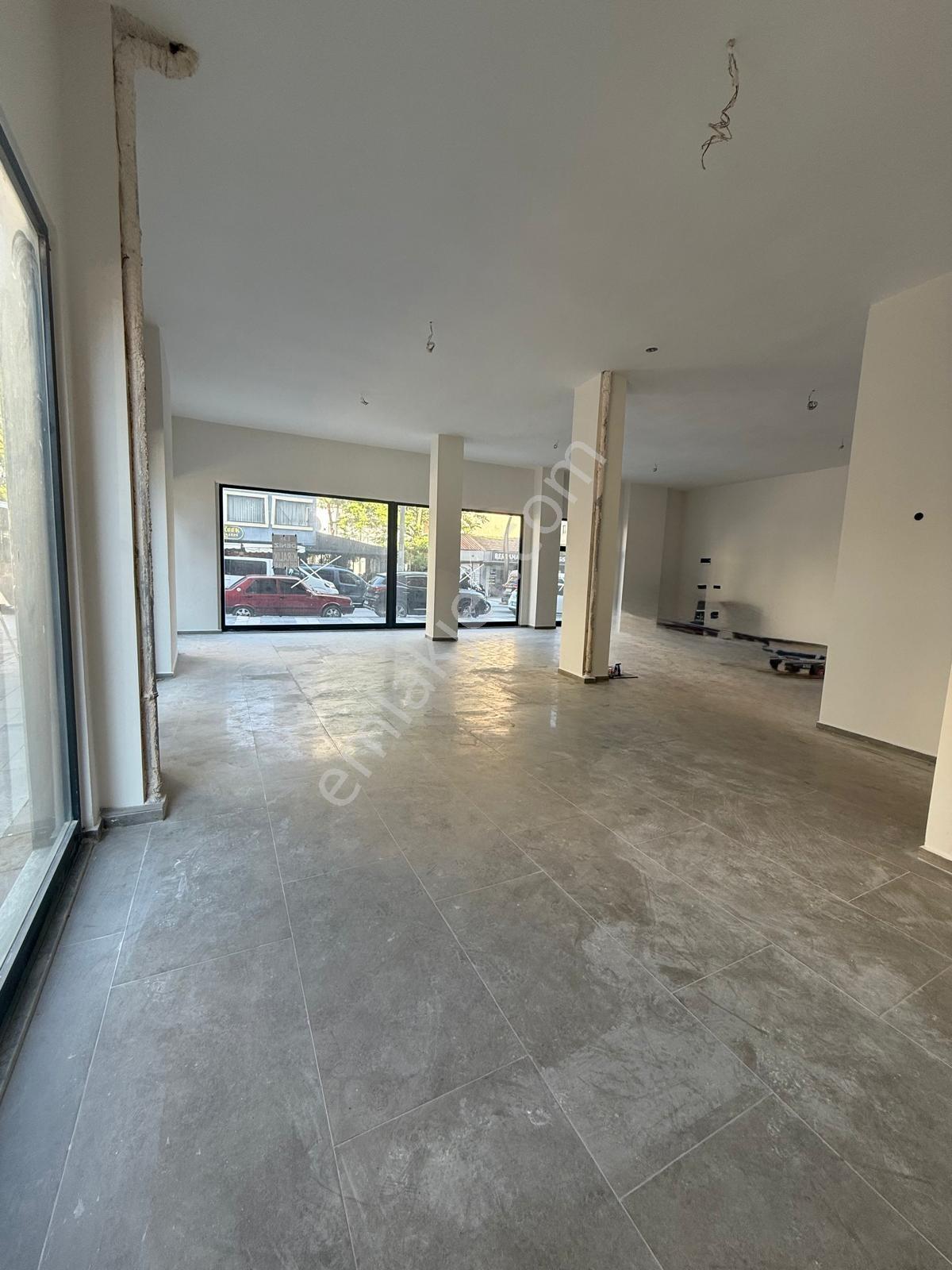 Bergama Merkezde 150 M2 Köşe Konumda Kiralık Dükkan - Görsel 14