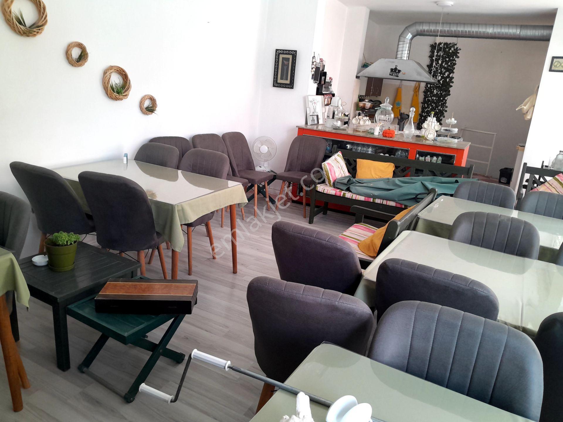 Kuşadası Tam Merkezde Satılık Köşe Dükkan - Görsel 9