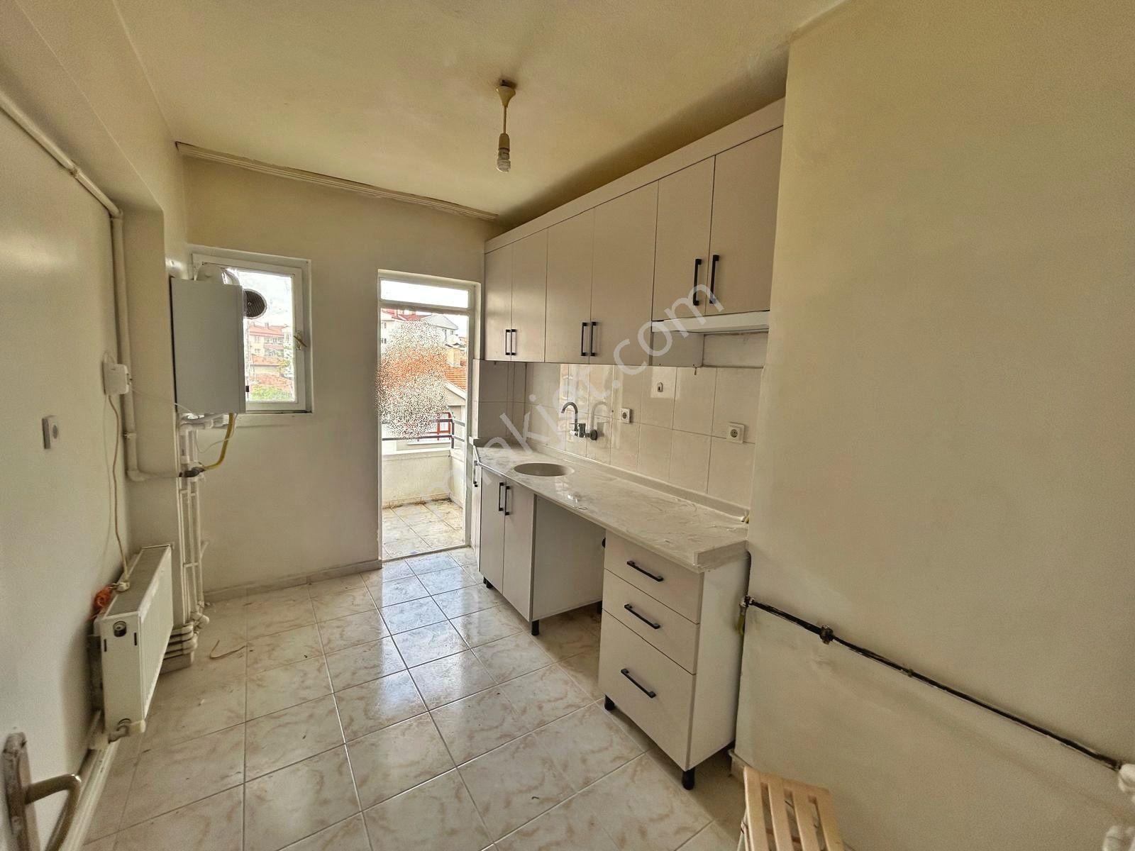 Şirintepe Mah.hocalı Cadde Yakını Arakat/110²ön Cephe 3+1 Daire.